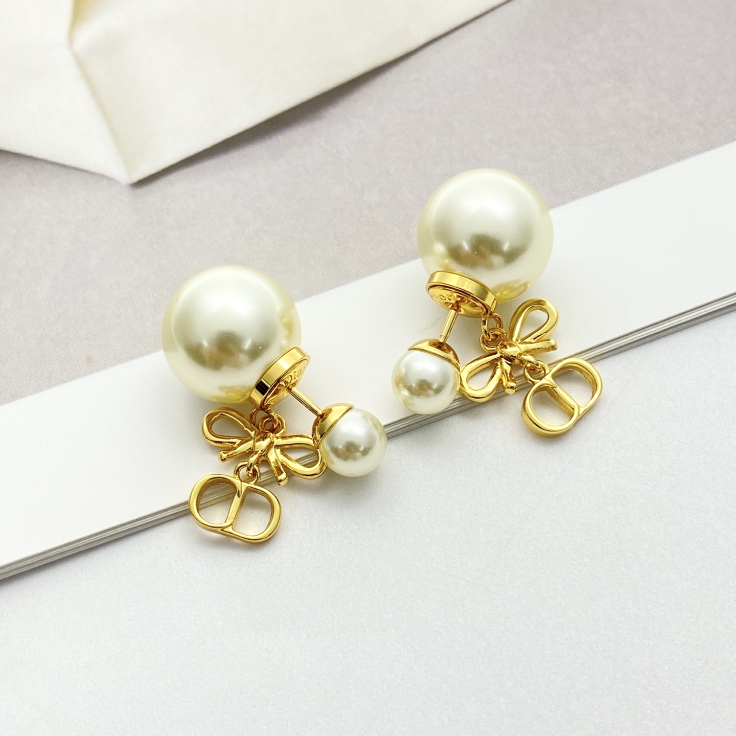 디올 귀걸이 134697 Dior Earrings 썸네일 이미지