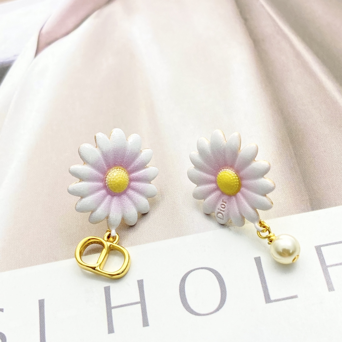 DIOR