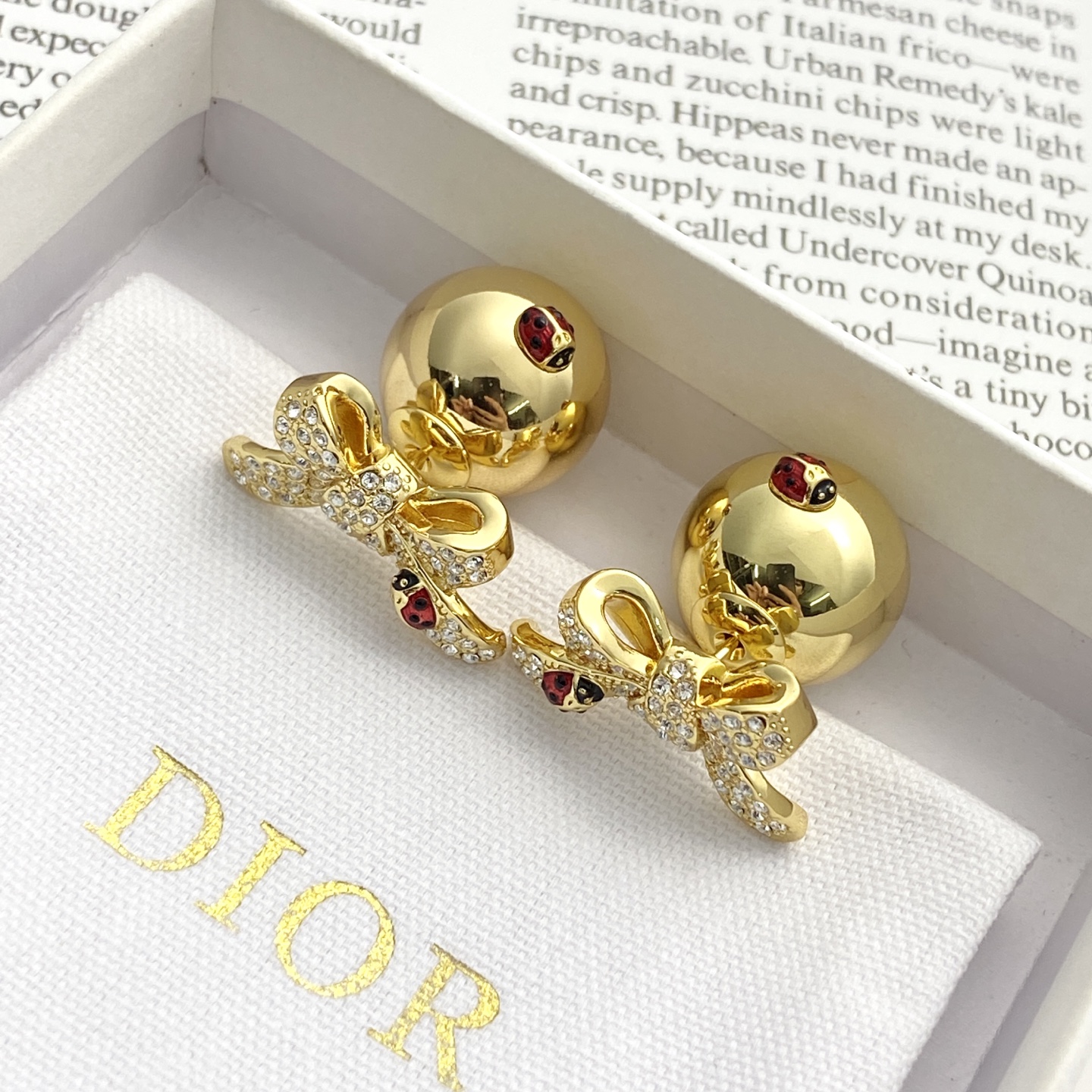 【今日新款】编码E3415   🛍DIOR耳钉热销款火爆上新🆕🆕🆕😎迪奥金色满钻蝴蝶结金色光球耳钉🤒立体