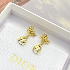 【今日新款】编码E3417 🛍DIOR耳钉热销款火爆上新🆕🆕🆕😎迪奥新款珍珠金壳瓢虫耳钉🤒复古金翅膀 【今日新款】编码E3417 🛍DIOR耳钉热销款火爆上新🆕🆕🆕😎迪奥新款珍珠金壳瓢虫耳钉🤒复古金翅膀