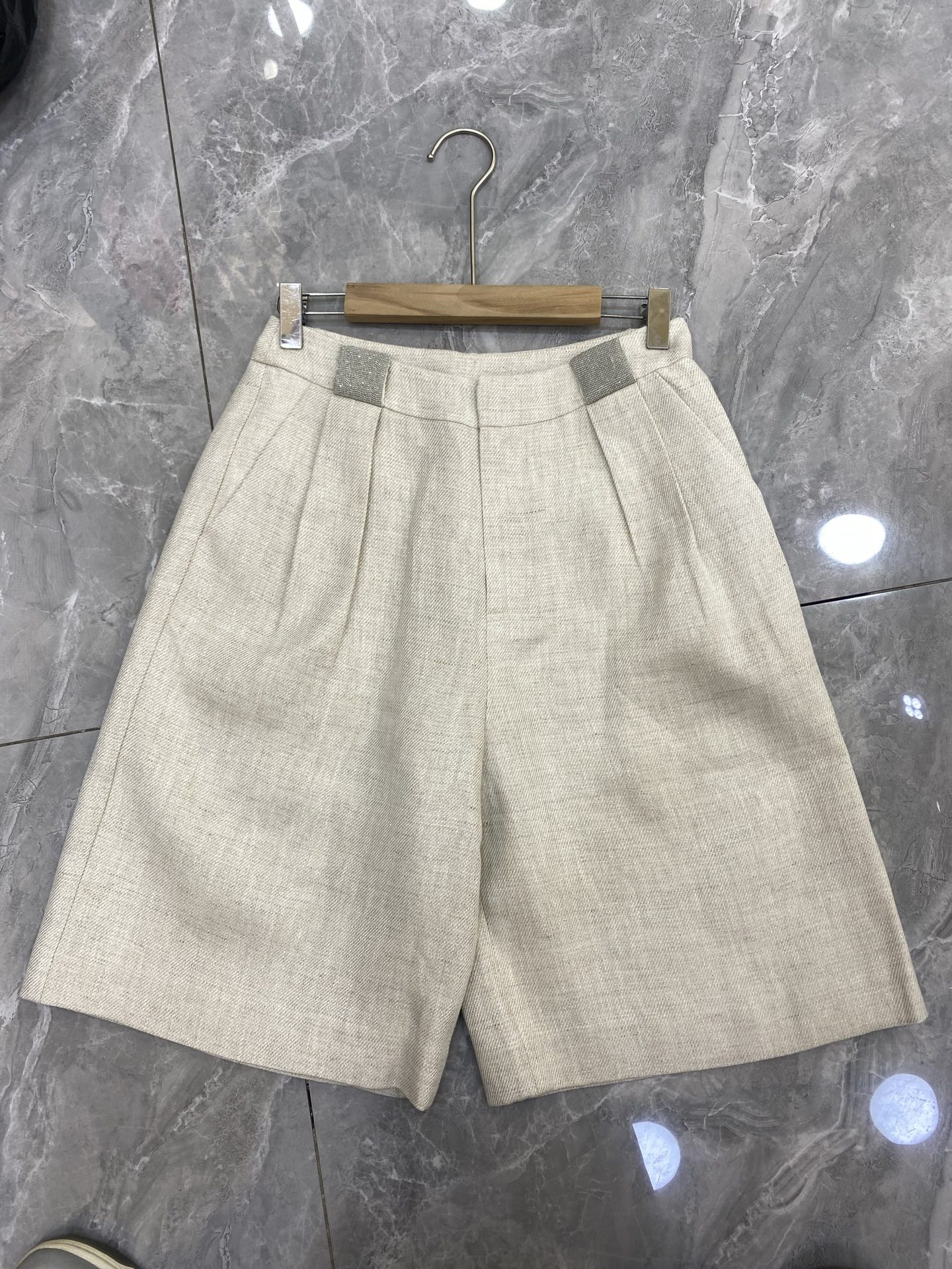 “Tibbc Suit: Original Hard-Ass Female Suit with New Shorts, 94% Linen” - 图片 4