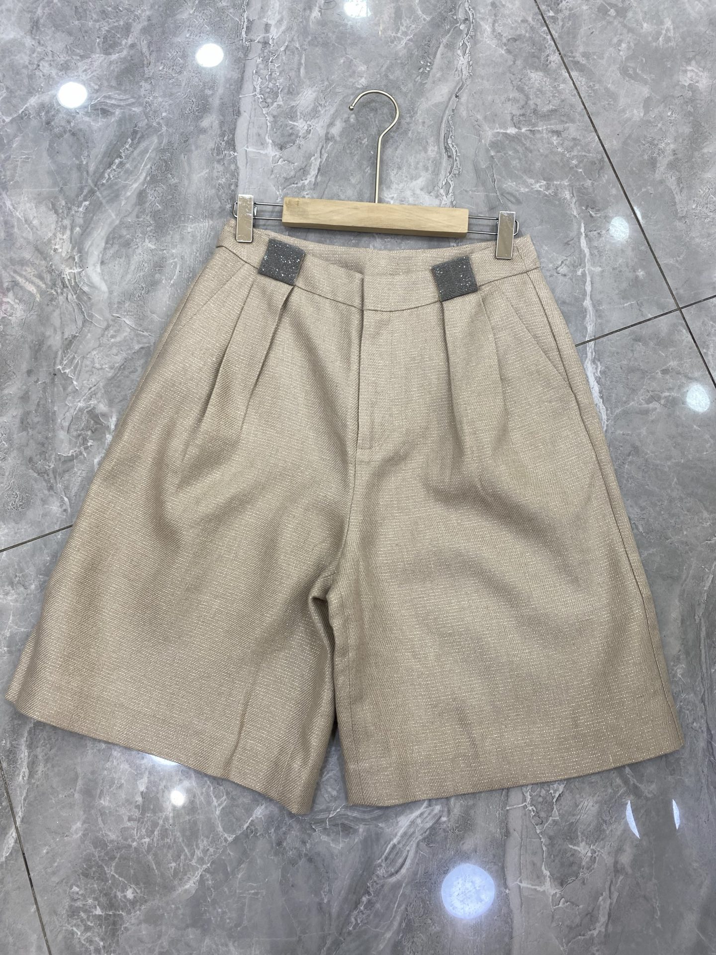 “Tibbc Suit: Original Hard-Ass Female Suit with New Shorts, 94% Linen” - 图片 3