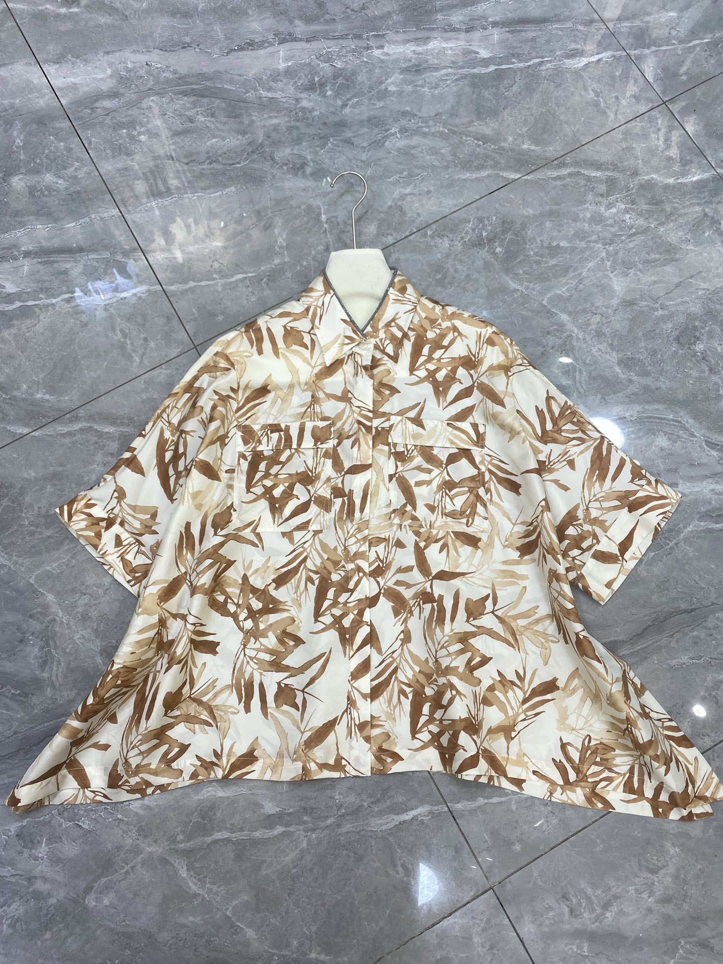 “Sale: T-shirts, Silk Shirts, Shorts, Green Almonds – 100% Serene Collection” - 图片 3