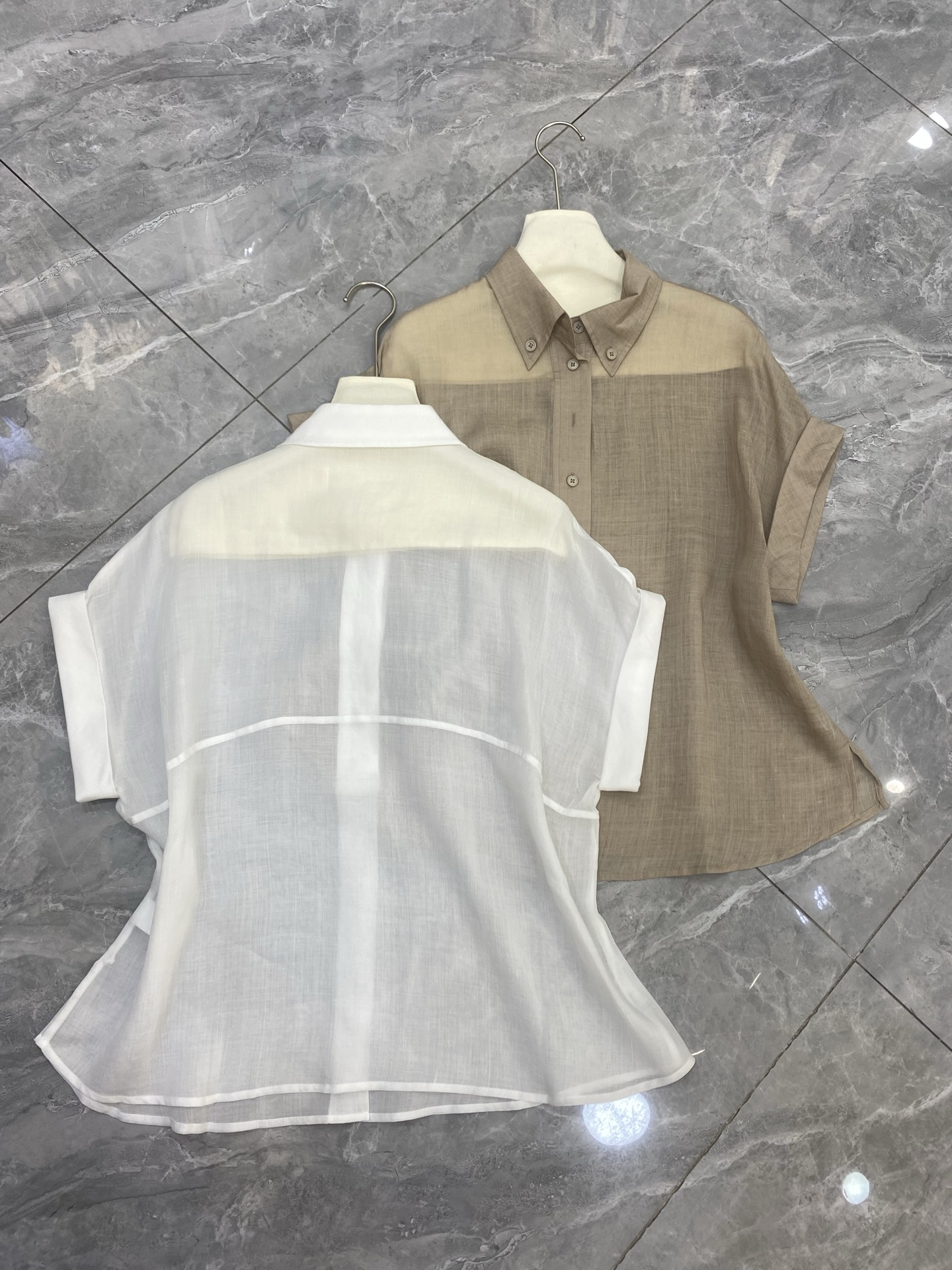 Fashion Items: T-shirts, Pants, Female Suit, Gillbc-tarts, Shorts. Sales Distribution: 55%, 45%. White Curry SML. - 图片 2