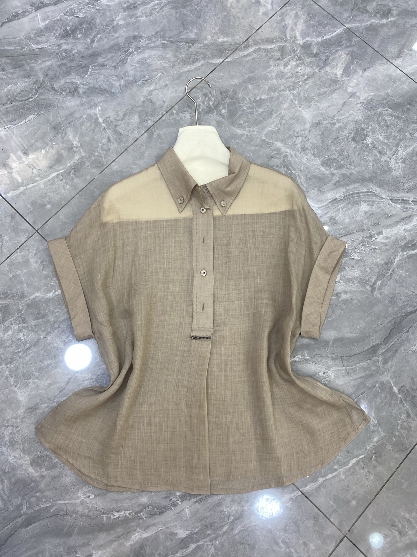 Fashion Items: T-shirts, Pants, Female Suit, Gillbc-tarts, Shorts. Sales Distribution: 55%, 45%. White Curry SML. - 图片 3