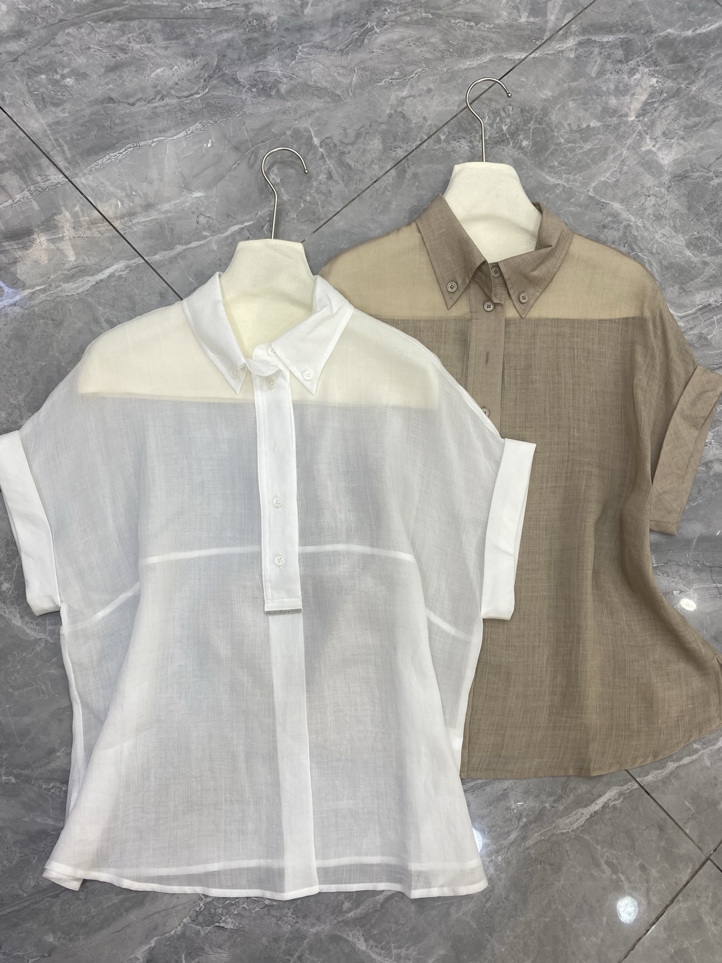 Fashion Items: T-shirts, Pants, Female Suit, Gillbc-tarts, Shorts. Sales Distribution: 55%, 45%. White Curry SML. - 图片 1