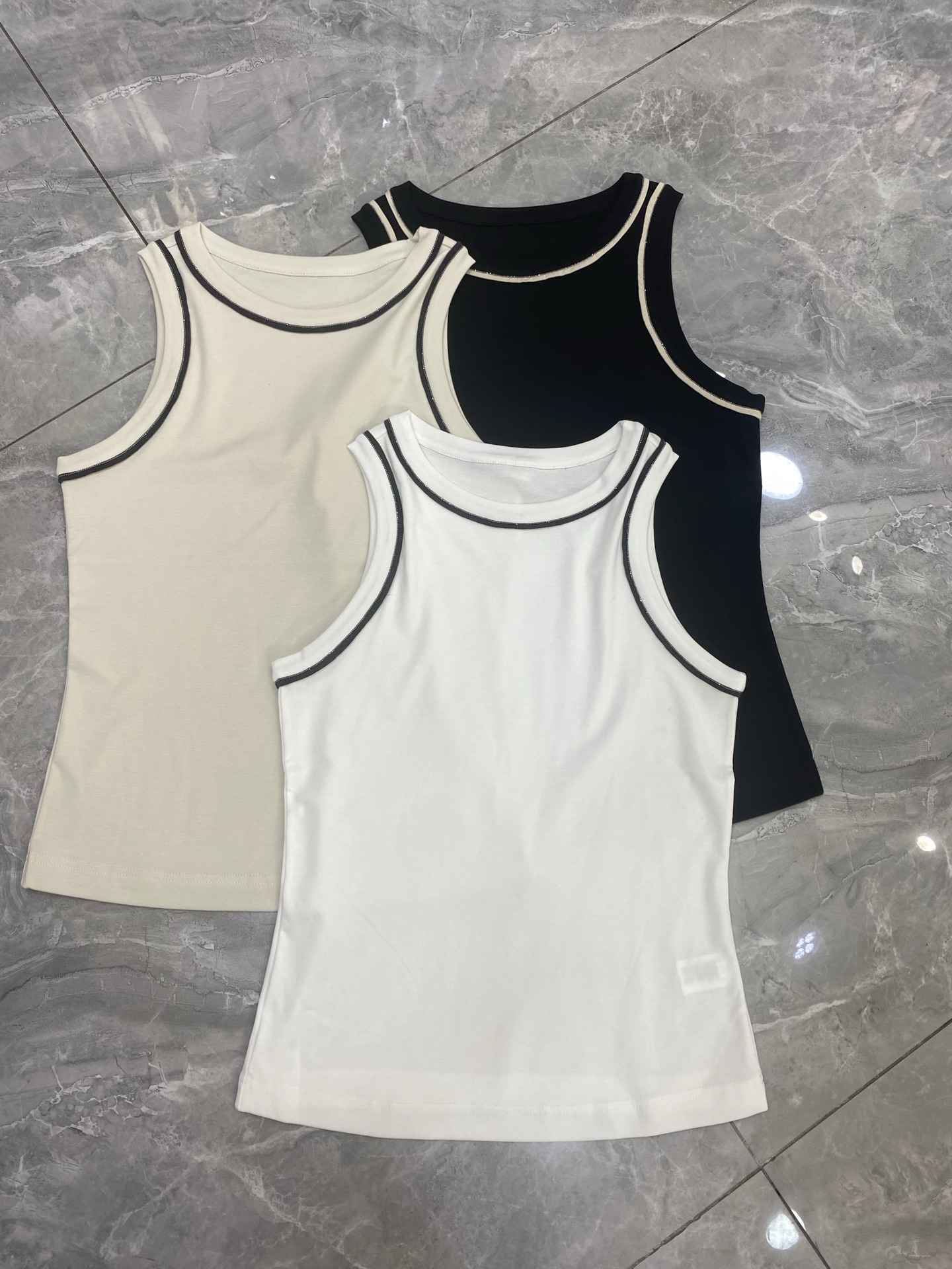 NO:330513,Original single ruthless women's clothing with packaging BC I-shaped round neck vest 45 combed cotton 45 lyesel 10 spandex white apricot black smlk, alexander wang19860909原单狠货女装 配包装bc工字圆领背心 45精梳棉 45莱赛尔 10氨纶 白色杏色黑色smlk,,alexander wang,Women's clothing
