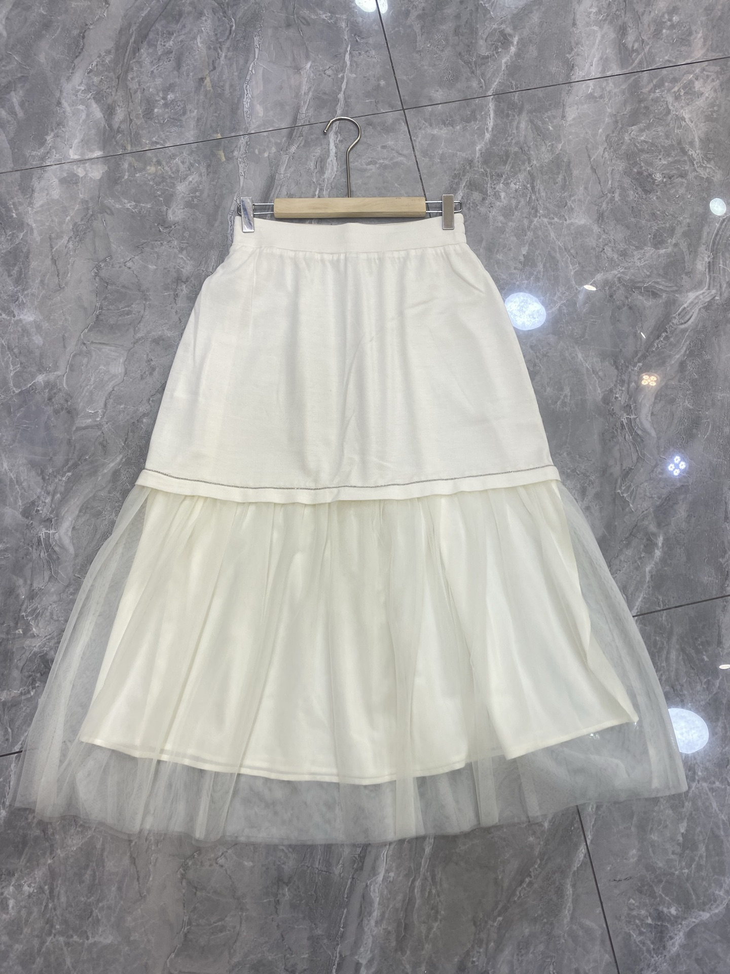 Versatile Female Dress: P874 Silk Tweezer Blouse Wrapper, Wool-Silk Blend, White/Dark Grey - 图片 4