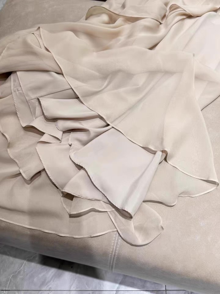 “Versatile P1219 Female Dress in B.C. Silk: Serene and Elegant Almond Black Design” - 图片 5