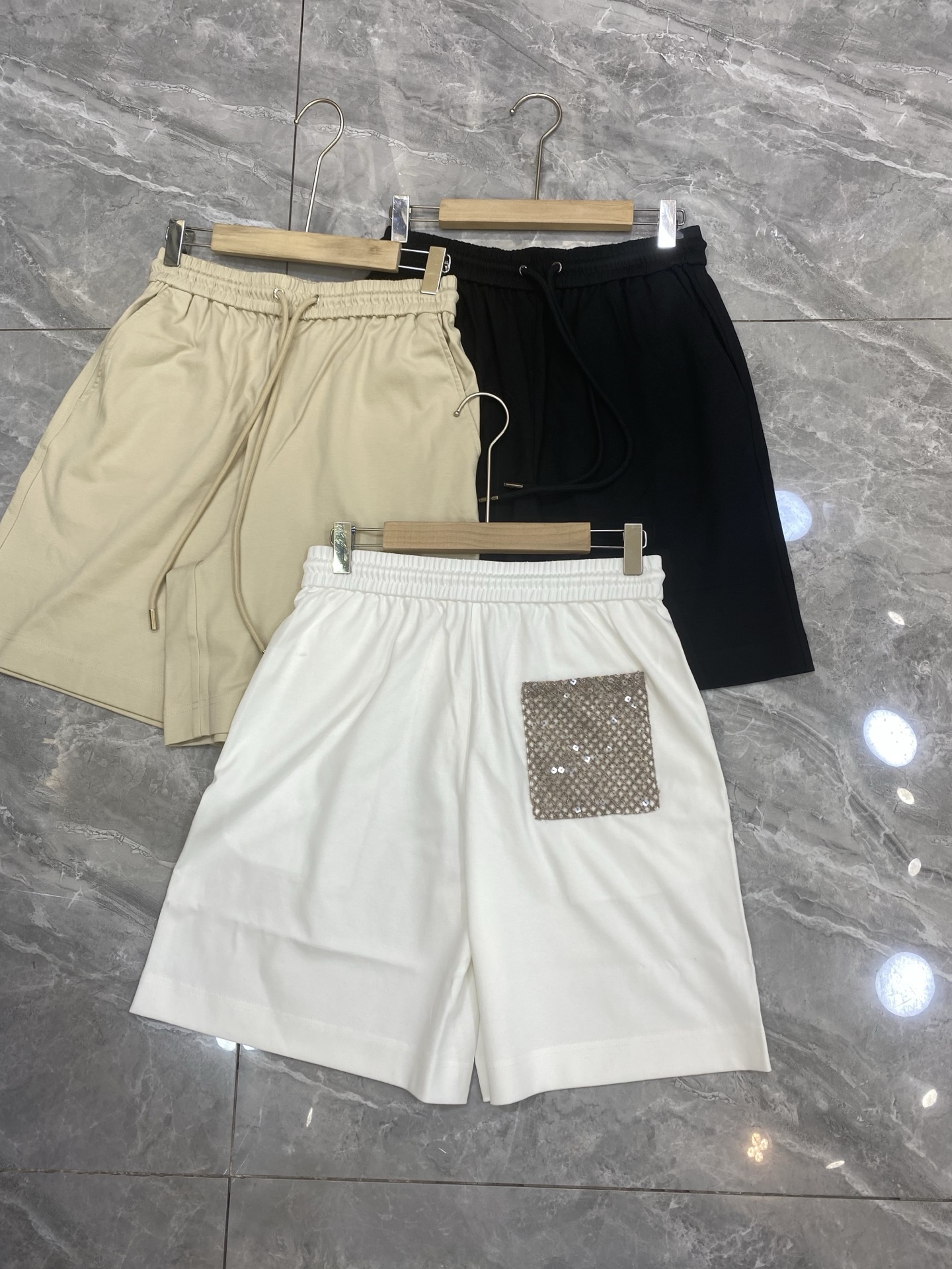 P713 Original Female Suit: Hard-core Design with Horse Cotton Blend in White, Almond, Black - 图片 2