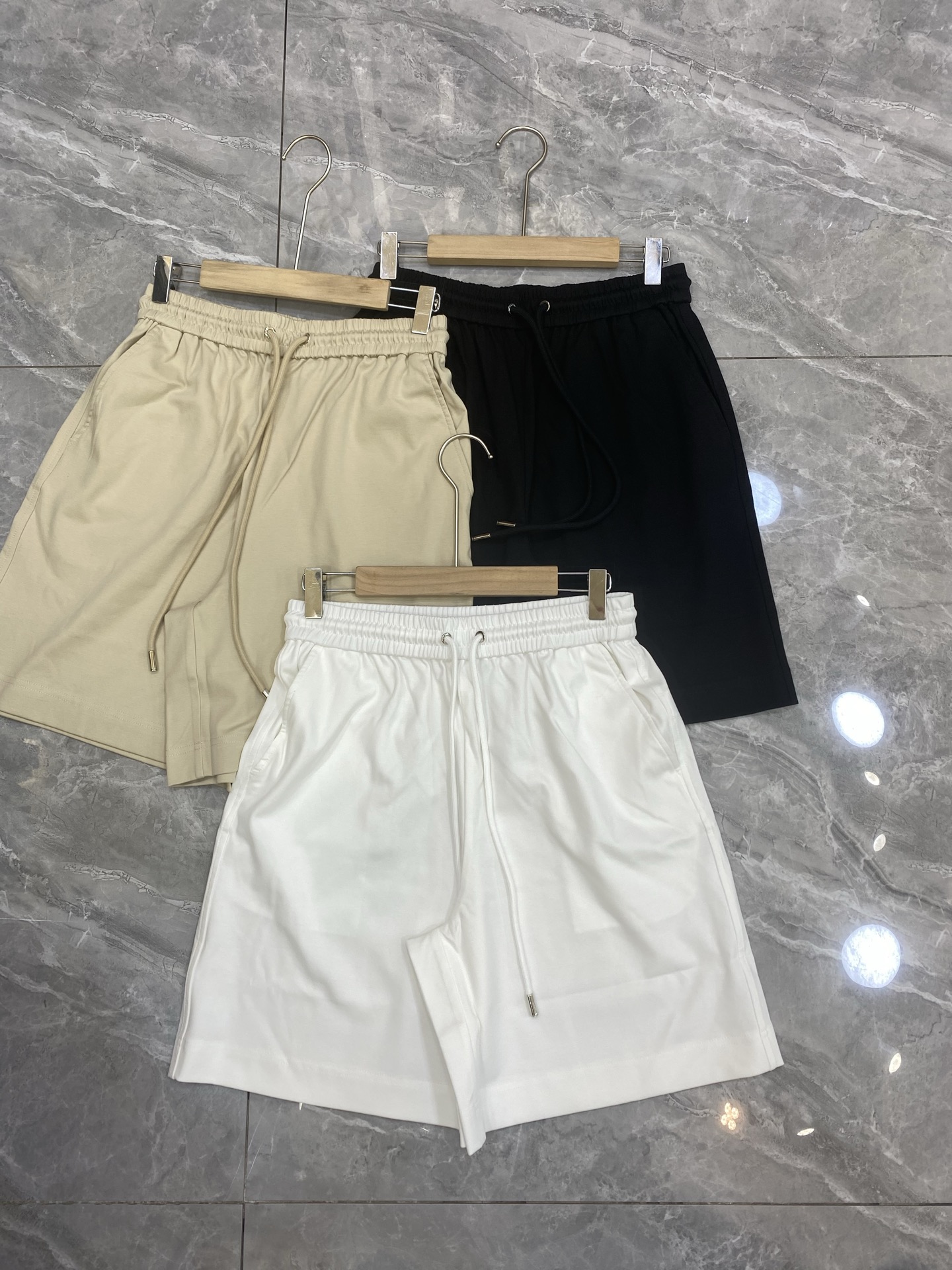 P713 Original Female Suit: Hard-core Design with Horse Cotton Blend in White, Almond, Black - 图片 1