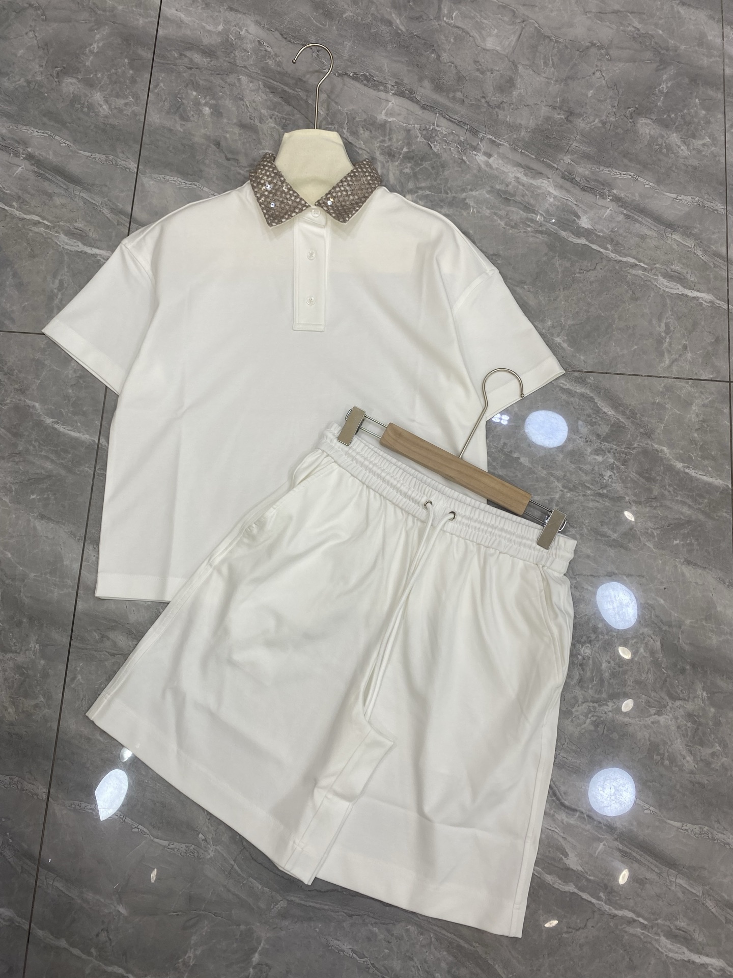 P713 Original Female Suit: Hard-core Design with Horse Cotton Blend in White, Almond, Black - 图片 6