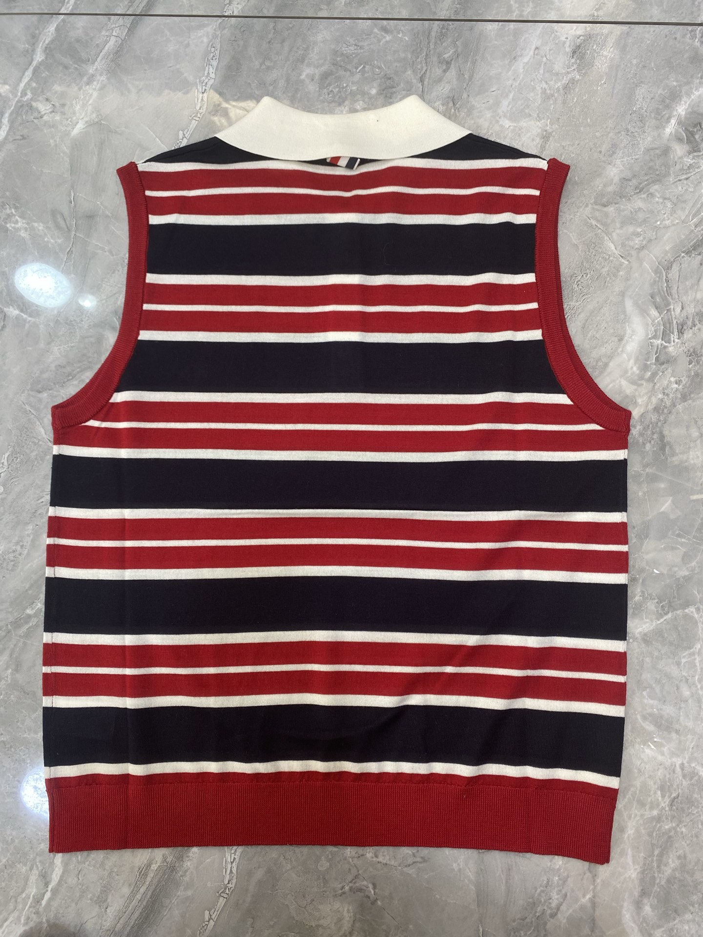 P713 Original Female Suit with Red Striped Collar in Wool and Silk Blend - 图片 2