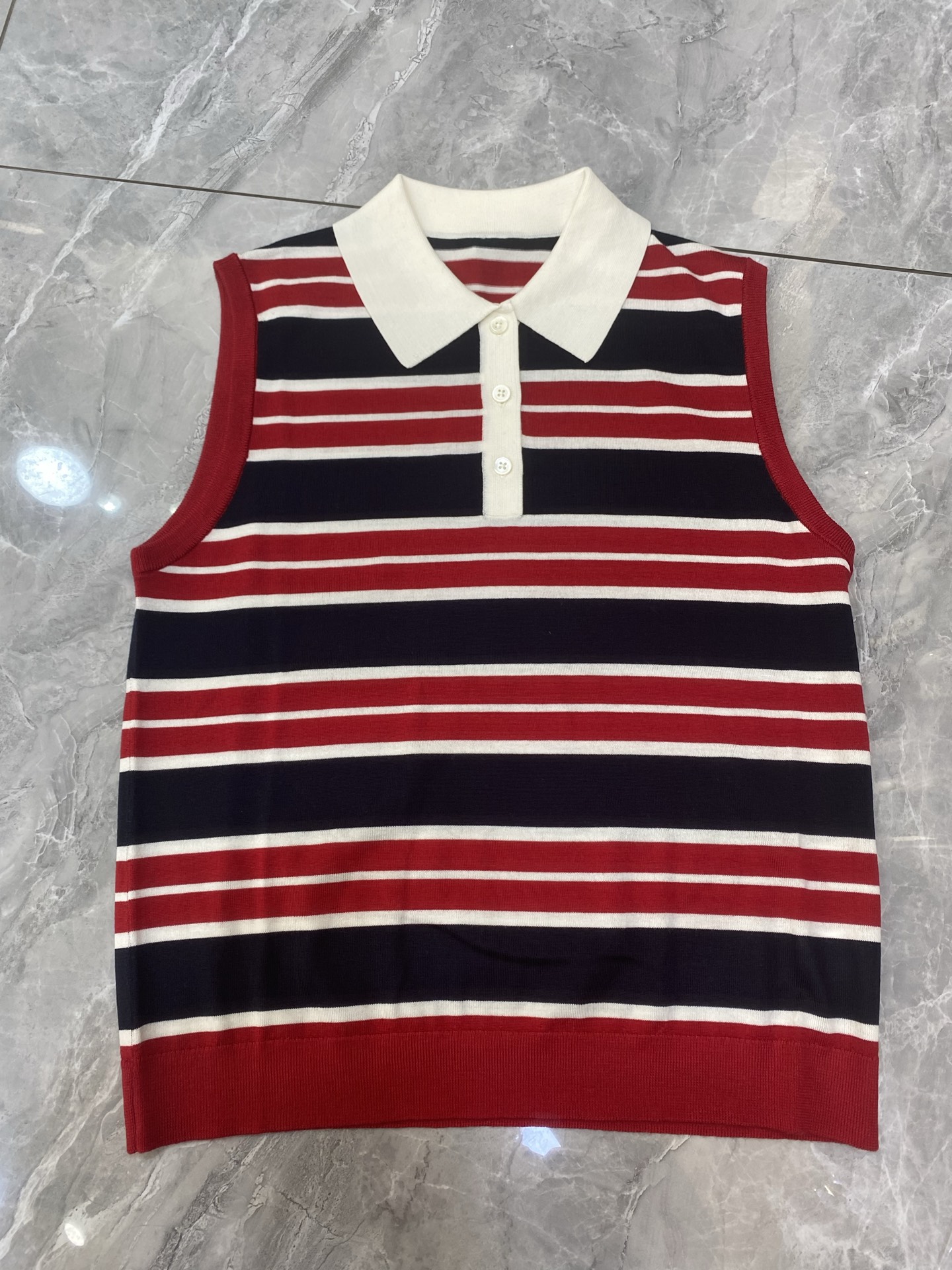 P713 Original Female Suit with Red Striped Collar in Wool and Silk Blend - 图片 1