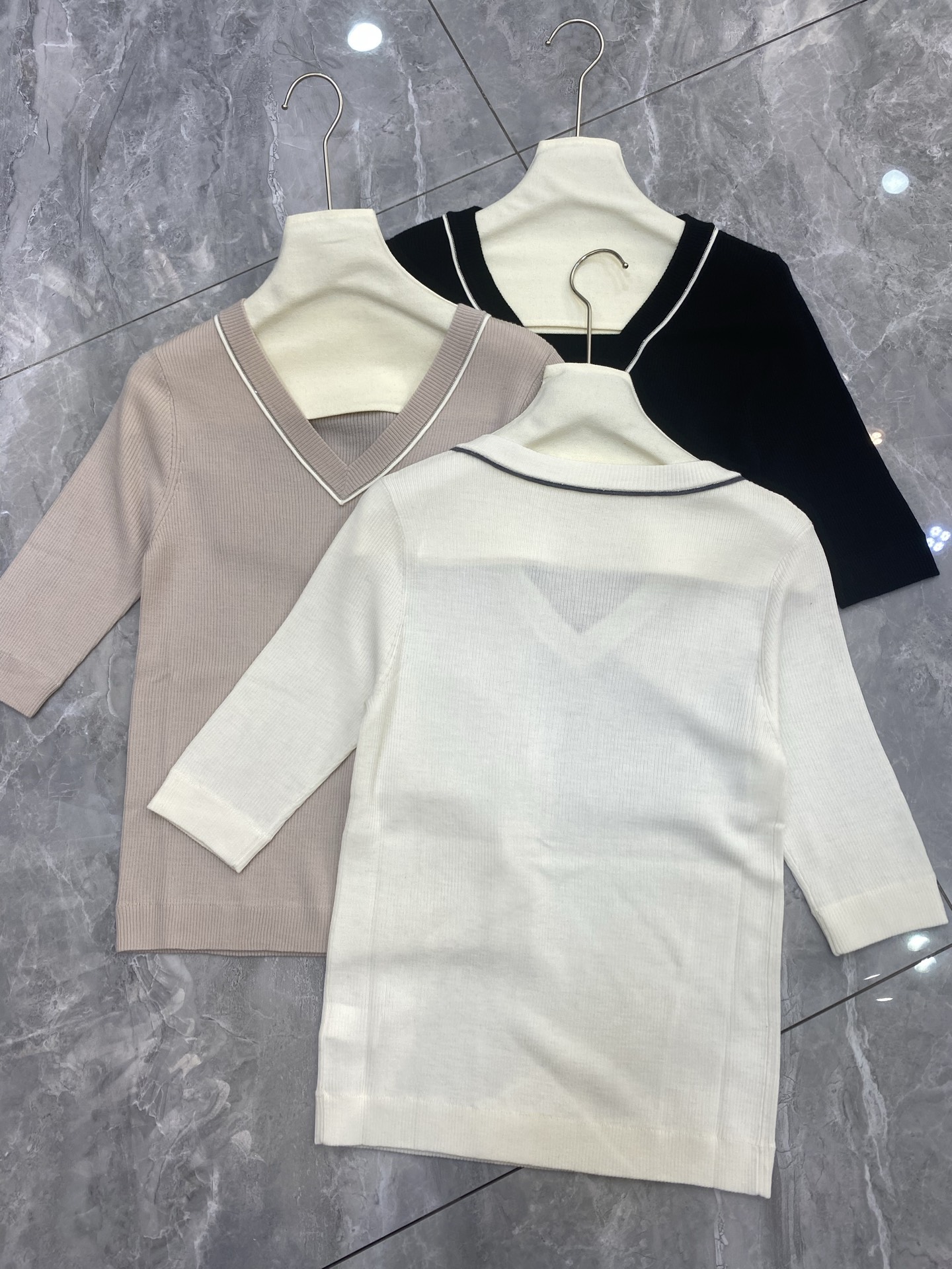 Stylish P667 Dress: 100% Wool with B.C. Autumn Shirt in White Almond Black - 图片 2