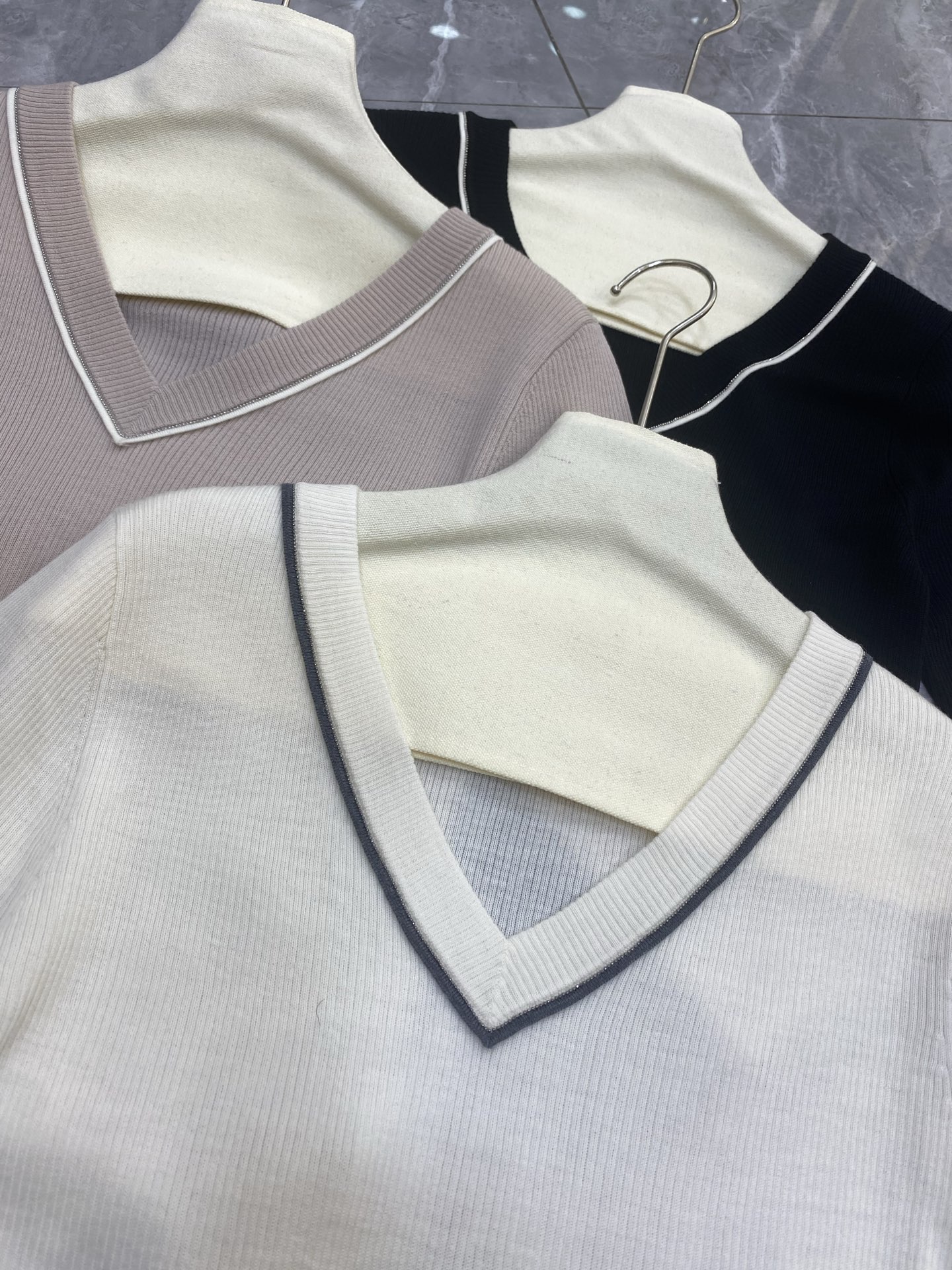 Stylish P667 Dress: 100% Wool with B.C. Autumn Shirt in White Almond Black - 图片 6