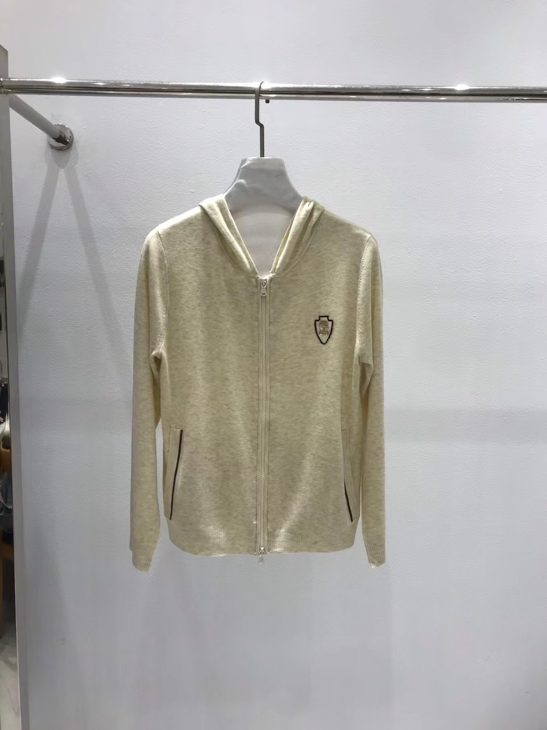 “Versatile P1219 Female Wool Hat Suit with BC, 70% Wool, Grey & White” - 图片 3