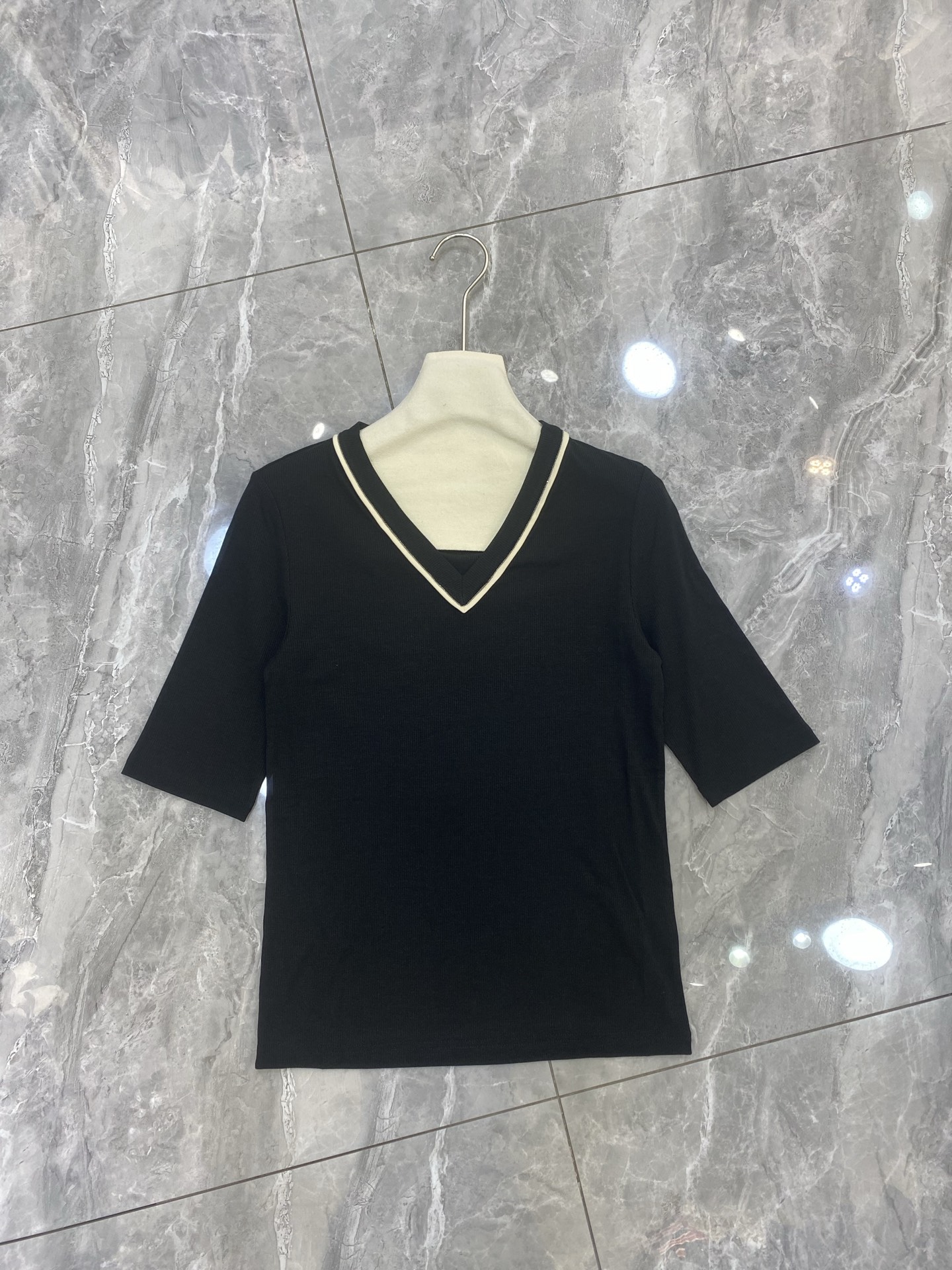 Text Summary: P587 Dress with B.C. Briefv, Tsimchi Wool, Silk, Wool, Ammonia, White, Tan, Black. - 图片 3