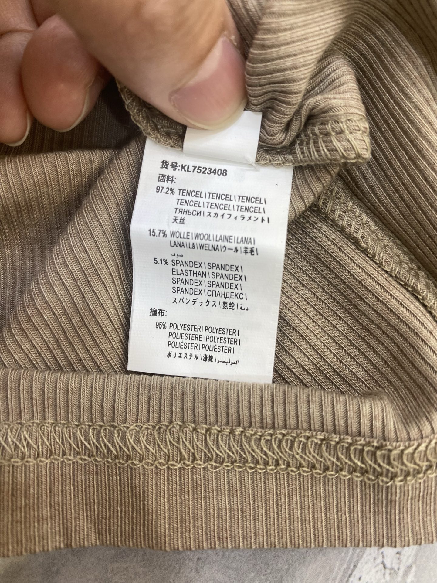 Text Summary: P587 Dress with B.C. Briefv, Tsimchi Wool, Silk, Wool, Ammonia, White, Tan, Black. - 图片 8