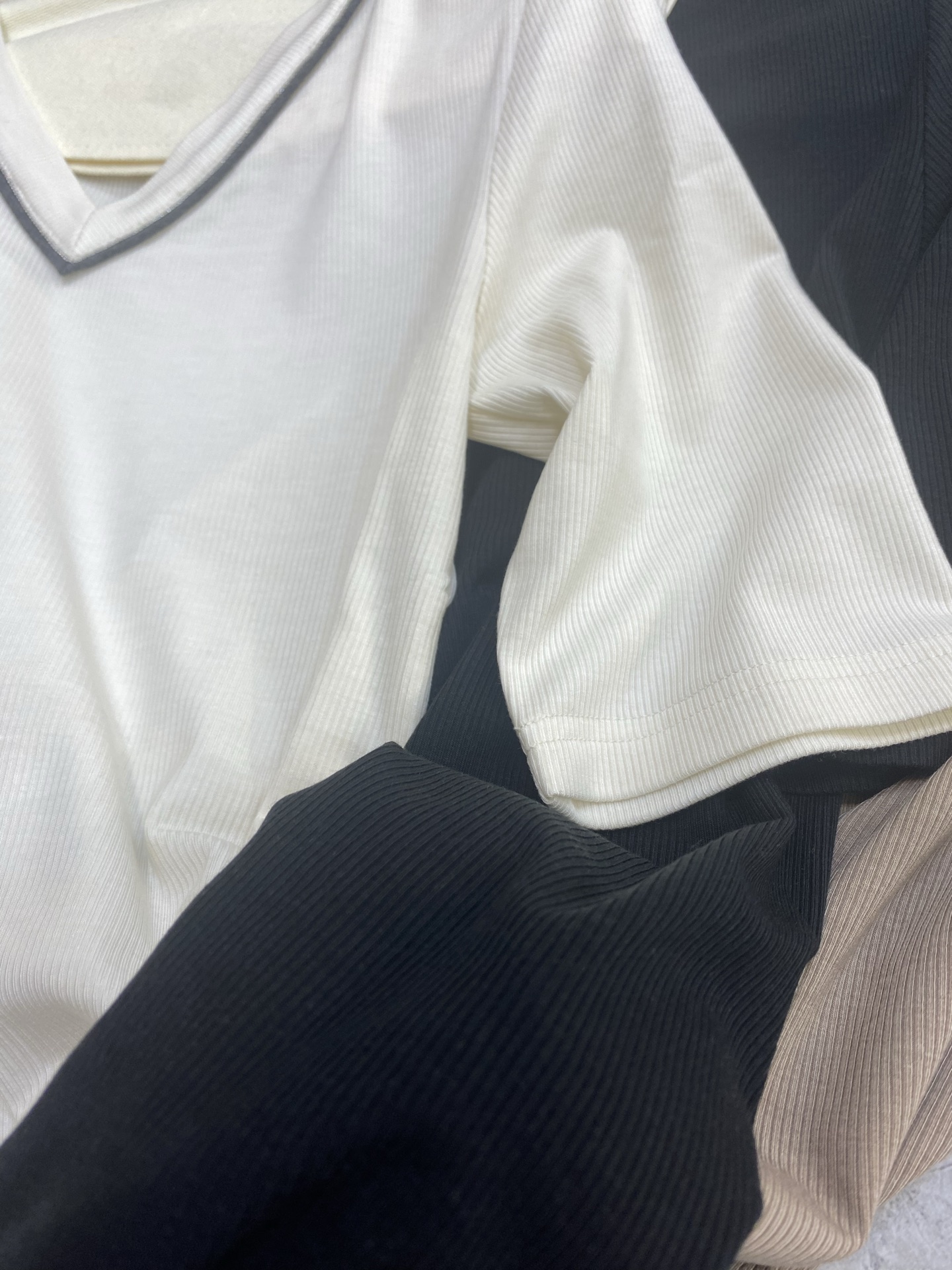 Text Summary: P587 Dress with B.C. Briefv, Tsimchi Wool, Silk, Wool, Ammonia, White, Tan, Black. - 图片 7