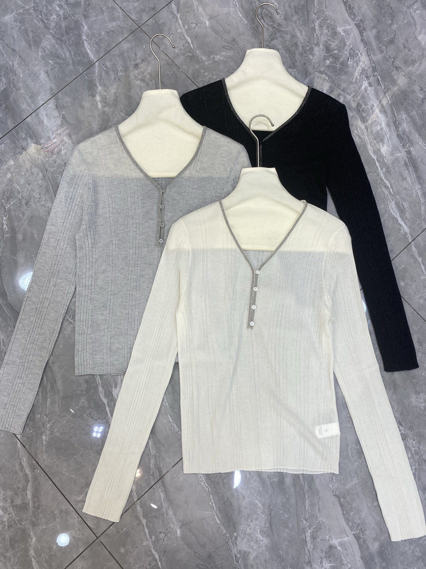 “P851 Original Hardcore Female Suit in Wool Blend with Super-Sweet Design” - 图片 1