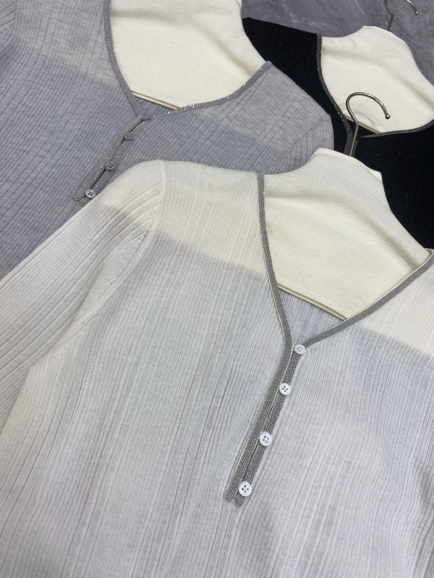 “P851 Original Hardcore Female Suit in Wool Blend with Super-Sweet Design” - 图片 4