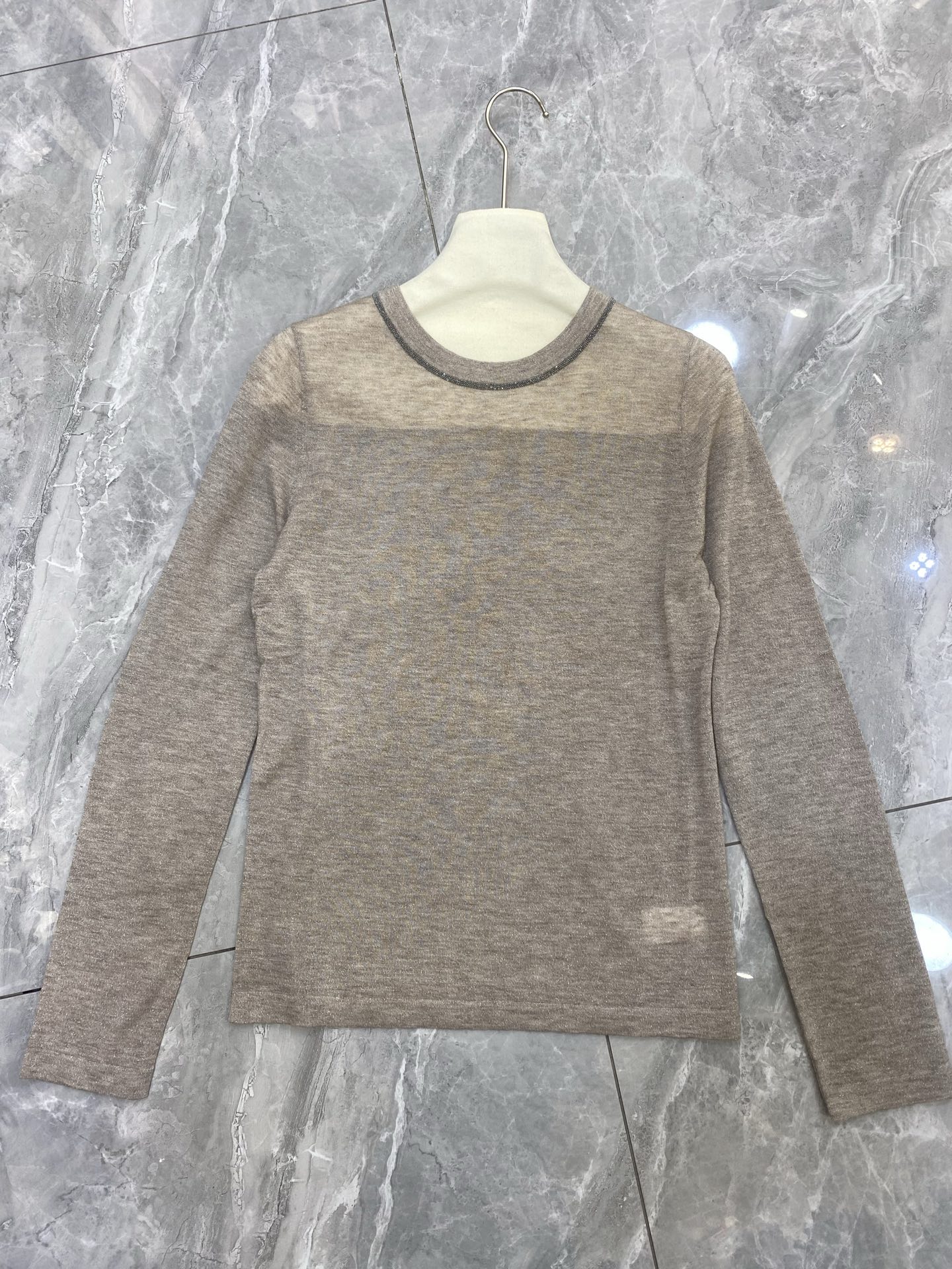 “Versatile P736 Blouse: Wool Blend in White, Purple, Black, SML Sizes” - 图片 4