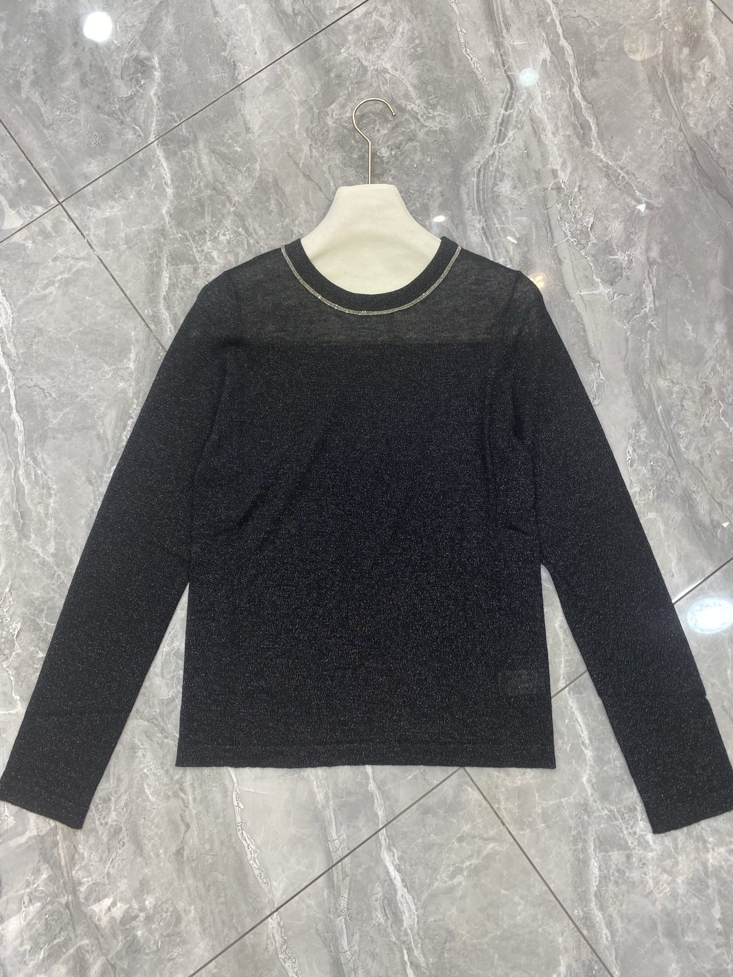 “Versatile P736 Blouse: Wool Blend in White, Purple, Black, SML Sizes” - 图片 3