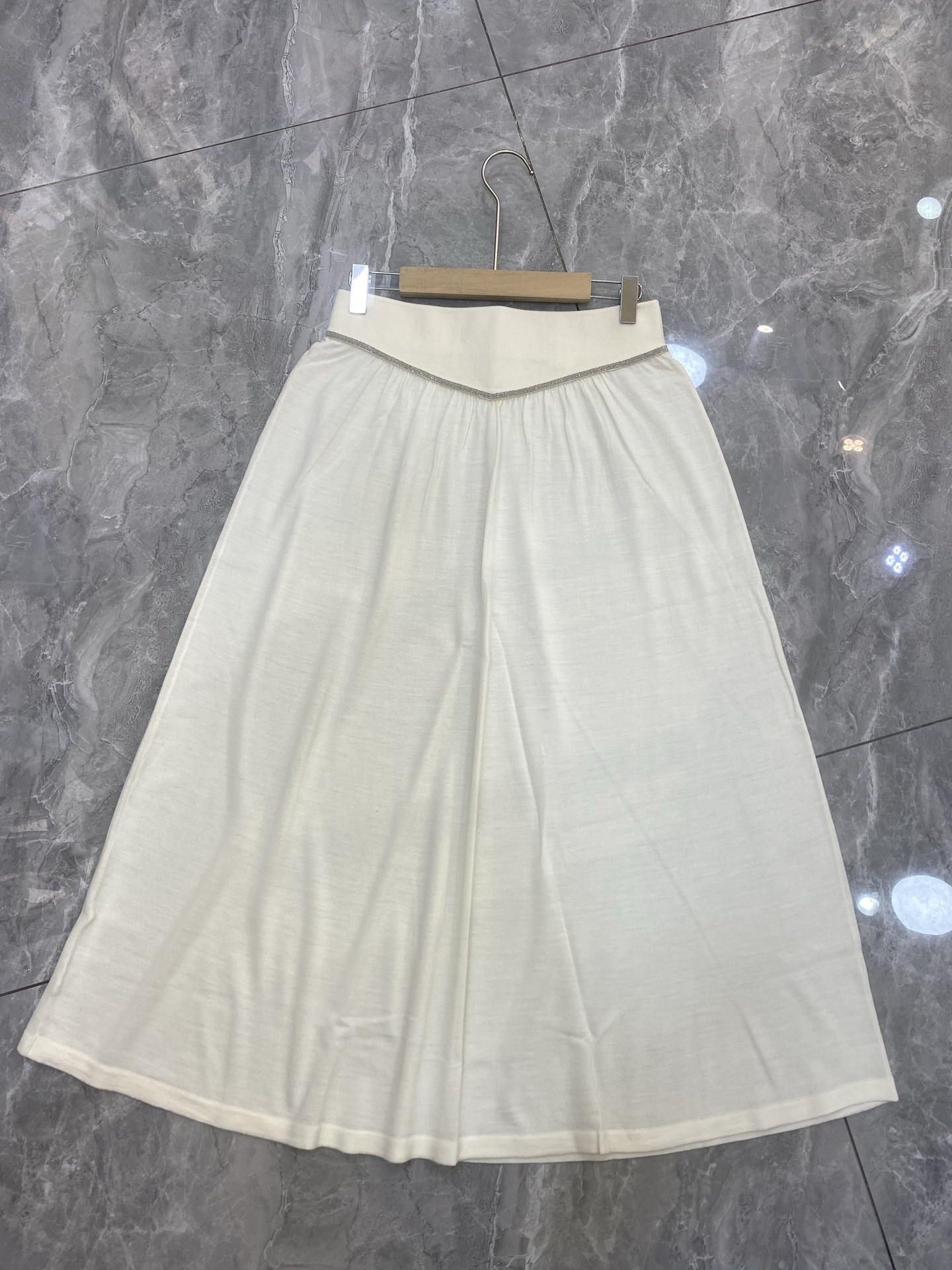 Stylish P874 Wool Dress in White, Pink, Black – Blouse-Packed and Breathable - 图片 5