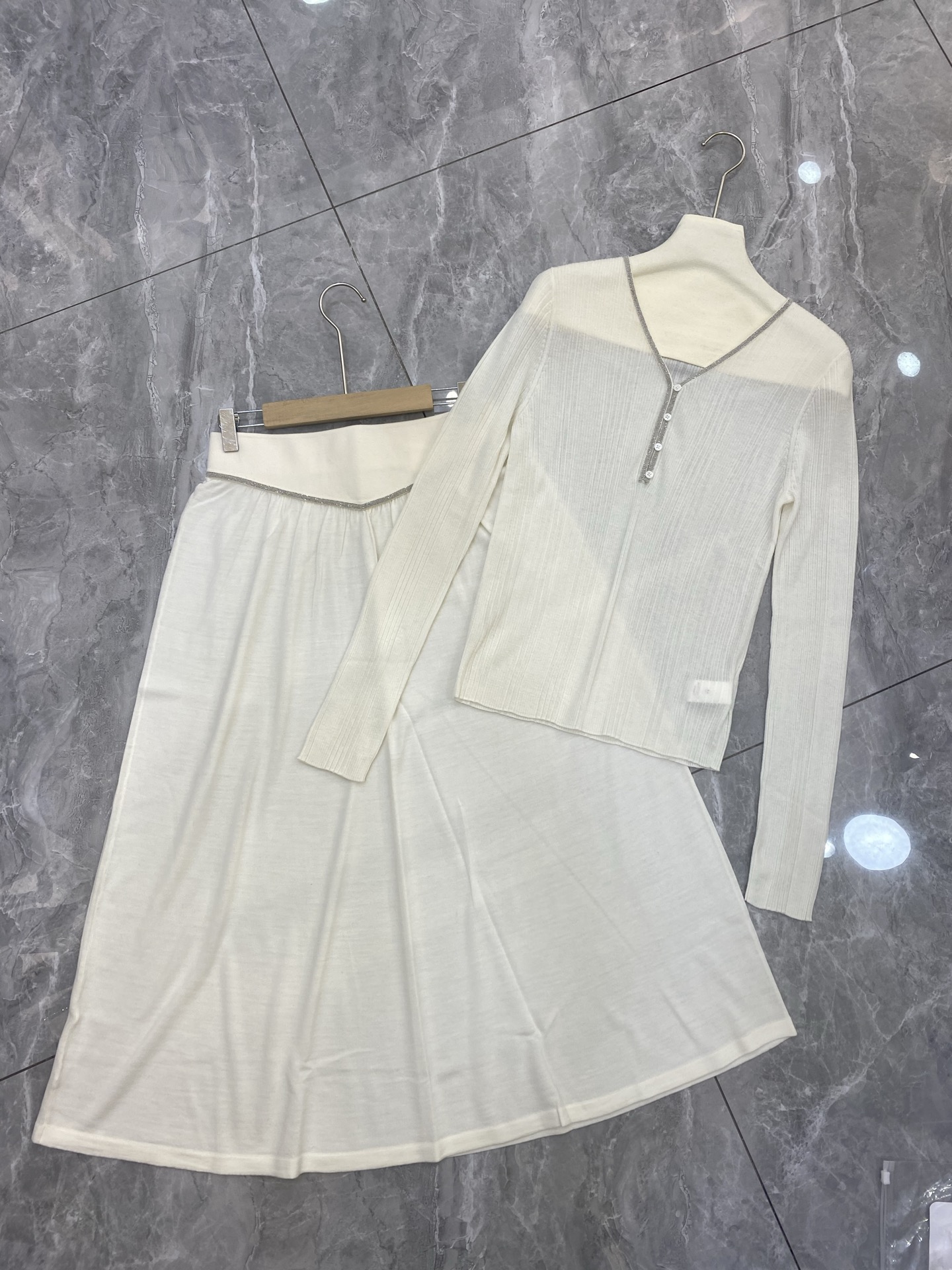 Stylish P874 Wool Dress in White, Pink, Black – Blouse-Packed and Breathable - 图片 9