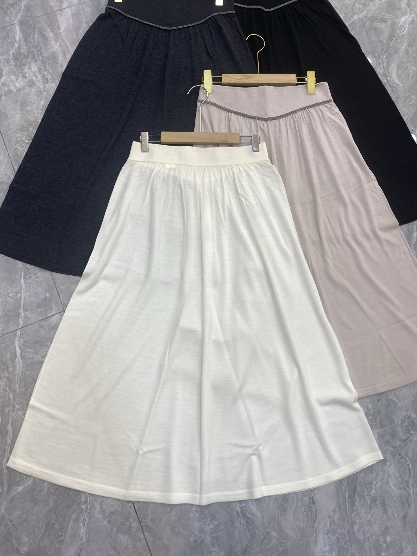 Stylish P874 Wool Dress in White, Pink, Black – Blouse-Packed and Breathable - 图片 2