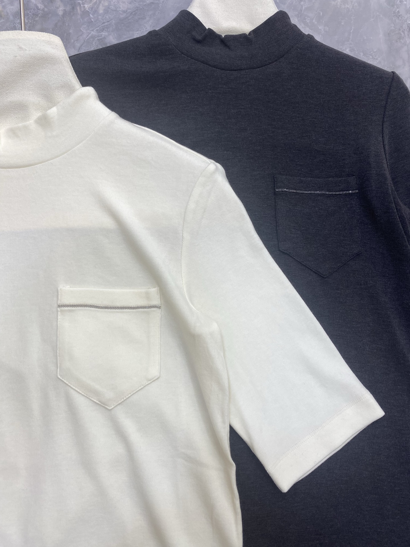 “Versatile P587 Dress: Silk Blend with Semi-High-Collar Shirt, Almond Dark Grey” - 图片 5