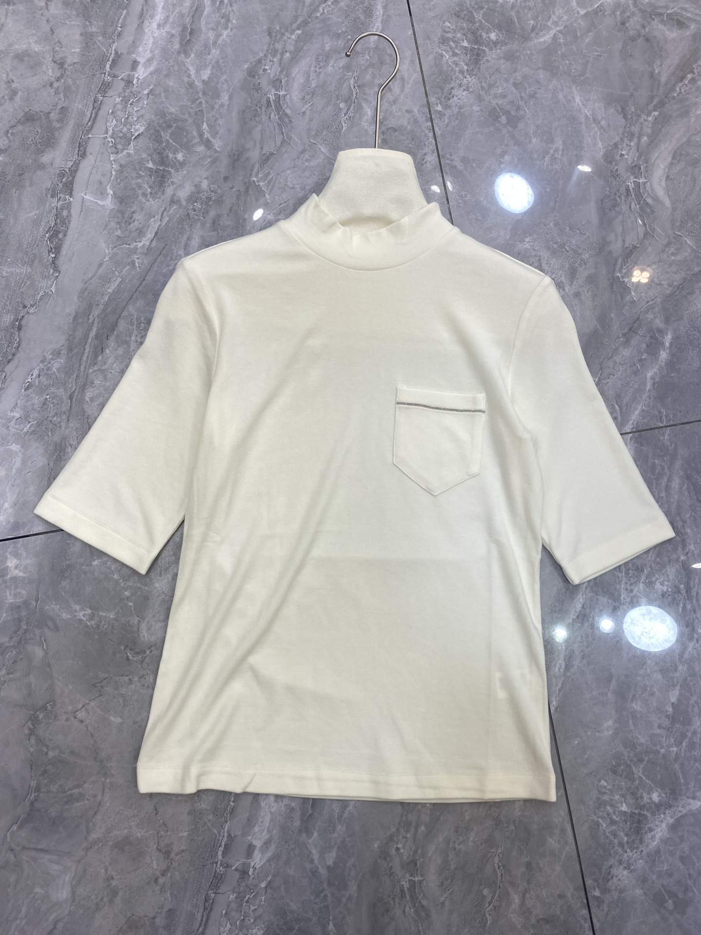 “Versatile P587 Dress: Silk Blend with Semi-High-Collar Shirt, Almond Dark Grey” - 图片 4