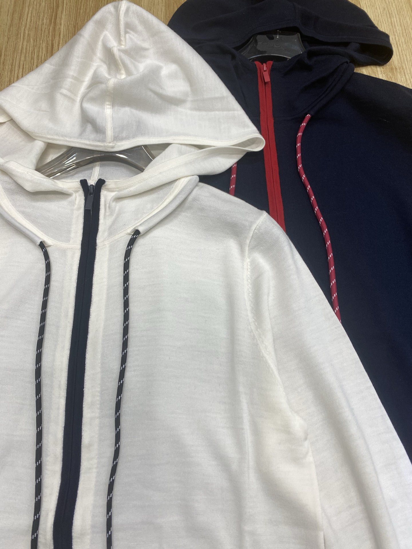 “P984 Female Wool Suit with TB Hat: One-Size-Fits-All, White, Blue” - 图片 5