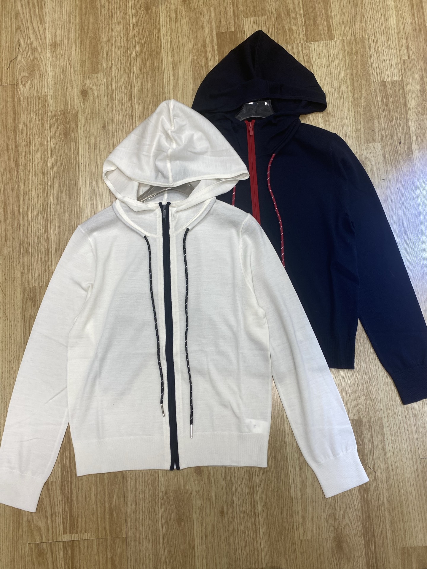 “P984 Female Wool Suit with TB Hat: One-Size-Fits-All, White, Blue”
