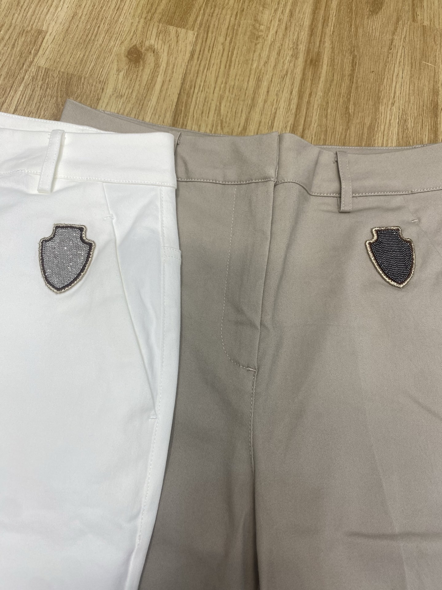 “Original Hardcore Female Suit with BC Golf Small-Legged Pencil Pants in White Curry, 97% Cotton” - 图片 4