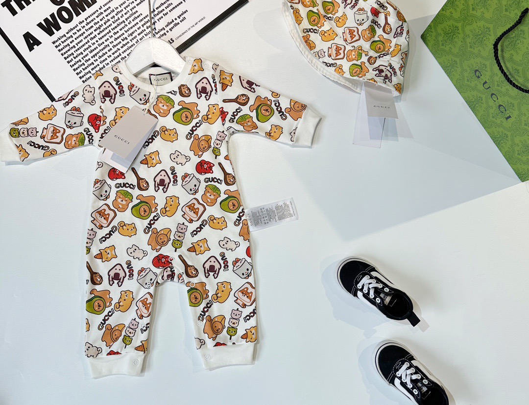 Body de manga larga clásico para bebé GU @108. Lleva aguacates, ositos y fantasmitas puestos. Body de algodón puro suav…