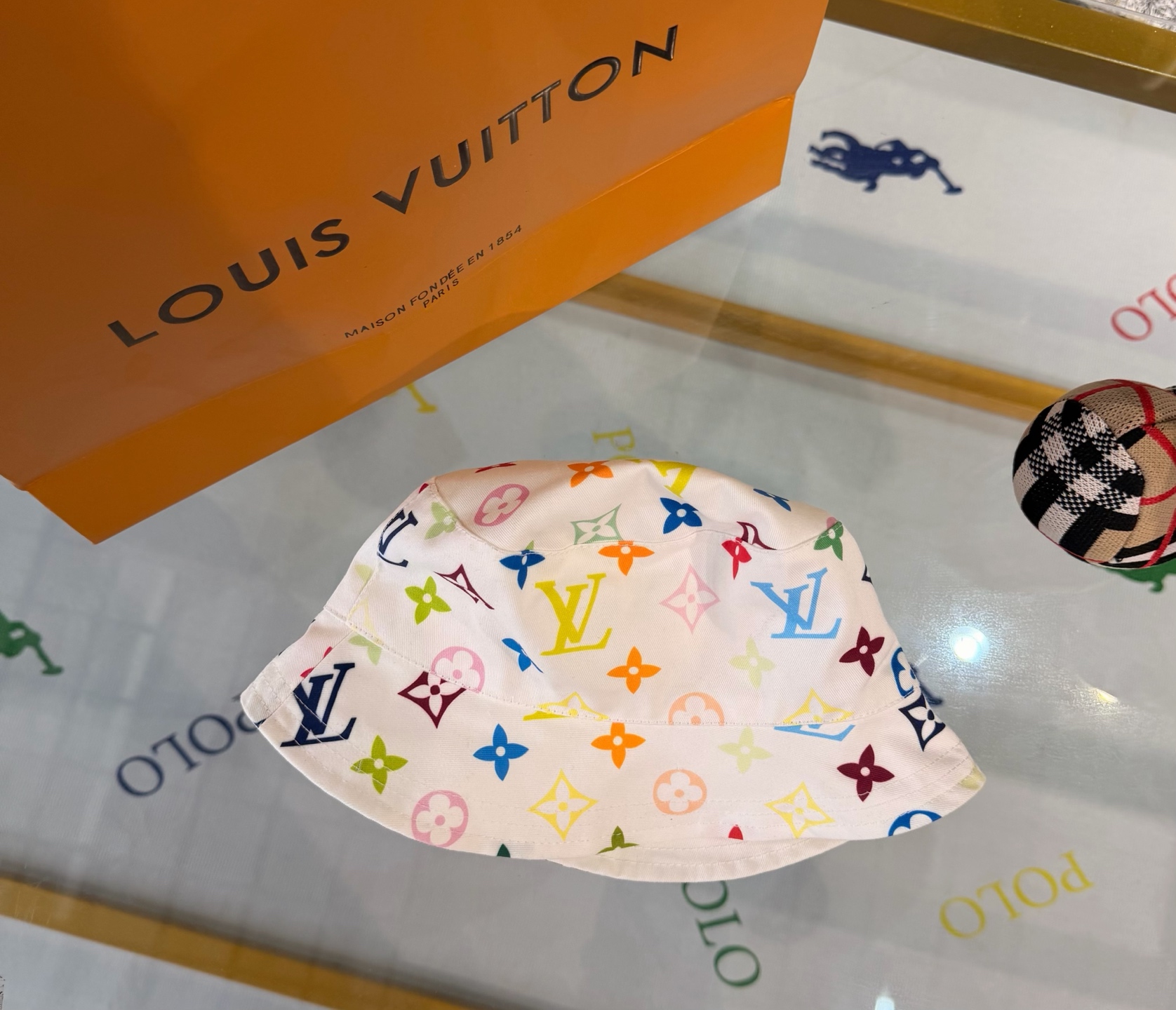El gorro de pescador de doble cara para bebé LV para cuatro estaciones @ 89 se puede usar en ambos lados. Usa el lado q…