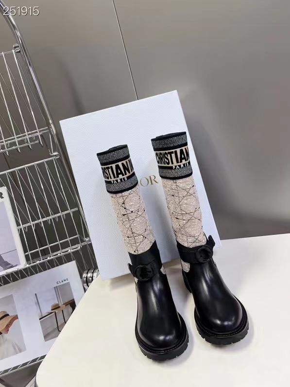 NO:592837,#DIORClassicKnightboots #New color graffiti straight boots High-density imported machine woven!  The electric embroidery process is not the fly woven elastic fabric on the market!  The webbing and round buckles are all original molded!  High-density TPU outsole Materials and craftsmanship Original technical fabric and cow leather for the main body Sheep leather and cow leather for the lining Upper decorated with Miss Dior Graffiti pattern logo Adjustable nylon strap at the ankle Notched rubber sole decorated with Christian Dior lucky star symbol Size35-39 (40/41 customized, non-returnable) Price, boots, dior, dior, boots, cowhide, sheepskin19860909# 迪奥经典款骑士长靴 #新配色涂鸦直筒靴 高密度进口机器梭织！电绣工艺,并非市面飞织弹力布！织带和圆扣全部原版开模！高密度TPU大底 材料与工艺 主体原版科技面料和牛皮革 里料羊皮革和牛皮革 鞋面饰以Miss Dior Graffiti图案标志 脚踝处搭配可调节尼龙饰带 凹口橡胶鞋底饰以Christian Dior幸运星符号  Size35-39（40/41定做不退换） 价格,靴子,dior,dior,boots,cowhide,sheepskin,Women's Shoes