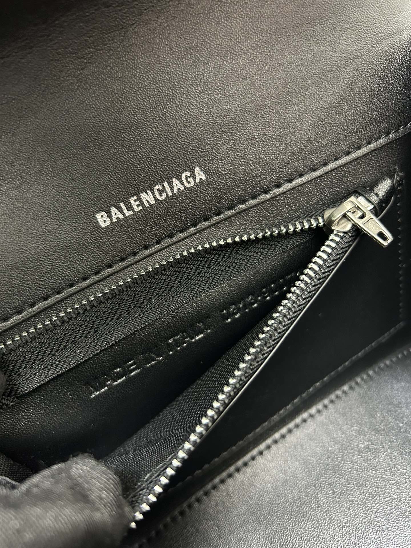 Balenciag Hourglass沙漏包与LeCagole机车包