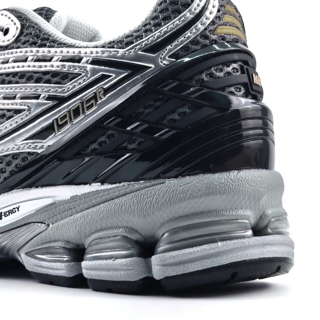 P220New Balance M1906系列 复古单品宝藏老爹鞋款 U1906RCG