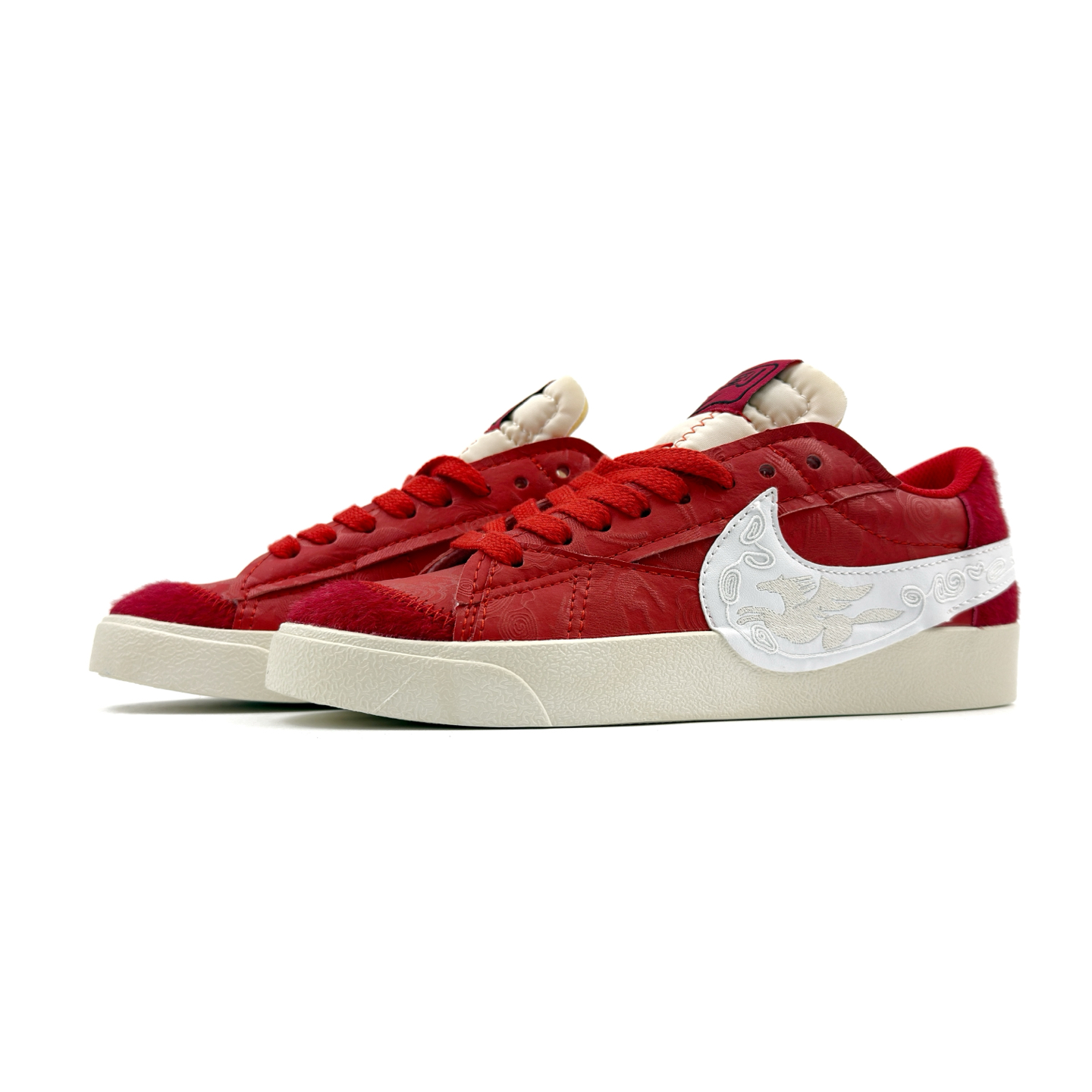 💰170
NK Blazer Low '77 Jumbo 原装配色 马年限定 开拓者板鞋 全新焕新升级经典 Blazer 鞋款,大号 Swoosh 突出新时代更加张扬的潮流感,对经典的又一次改良升级。大号 Swoosh 设计结合宽大鞋带,符合当下潮流意趣,橡胶外底融入凸起人字形底纹增添几分户外感觉
货号:MN2026-002
尺码:36 36.5 37.5 38 38.5 39 40 40.5 41 42 42.5 43 44 45