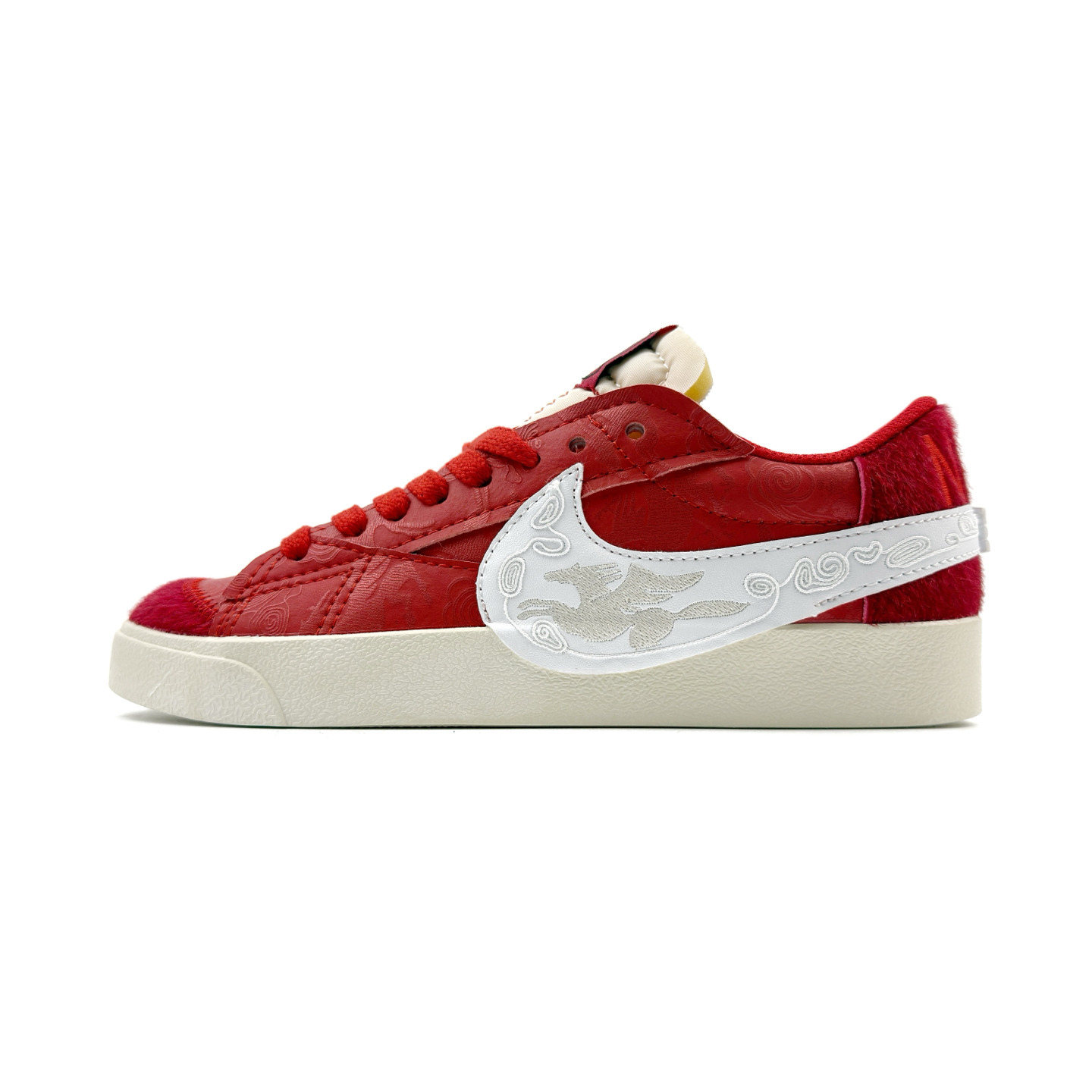 💰170
NK Blazer Low '77 Jumbo 原装配色 马年限定 开拓者板鞋 全新焕新升级经典 Blazer 鞋款，大号 Swoosh 突出新时代更加张扬的潮流感，对经典的又一次改良升级。大号 Swoosh 设计结合宽大鞋带，符合当下潮流意趣，橡胶外底融入凸起人字形底纹增添几分户外感觉
货号：MN2026-002
尺码：36 36.5 37.5 38 38.5 39 40 40.5 41 42 42.5 43 44 45