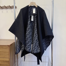便宜版本便宜版本P腰带款 代工厂出品,斗篷,这是一款双面重工超级保暖的大披肩+衣服+毯子多功能⚠️❗️这款斗篷披毯背部饰 便宜版本便宜版本P腰带款 代工厂出品,斗篷,这是一款双面重工超级保暖的大披肩+衣服+毯子多功能⚠️❗️这款斗篷披毯背部饰
