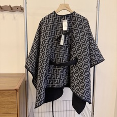 便宜版本便宜版本P腰带款 代工厂出品,斗篷,这是一款双面重工超级保暖的大披肩+衣服+毯子多功能⚠️❗️这款斗篷披毯背部饰 便宜版本便宜版本P腰带款 代工厂出品,斗篷,这是一款双面重工超级保暖的大披肩+衣服+毯子多功能⚠️❗️这款斗篷披毯背部饰