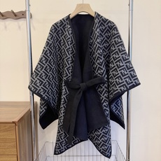 便宜版本便宜版本P腰带款 代工厂出品,斗篷,这是一款双面重工超级保暖的大披肩+衣服+毯子多功能⚠️❗️这款斗篷披毯背部饰 便宜版本便宜版本P腰带款 代工厂出品,斗篷,这是一款双面重工超级保暖的大披肩+衣服+毯子多功能⚠️❗️这款斗篷披毯背部饰