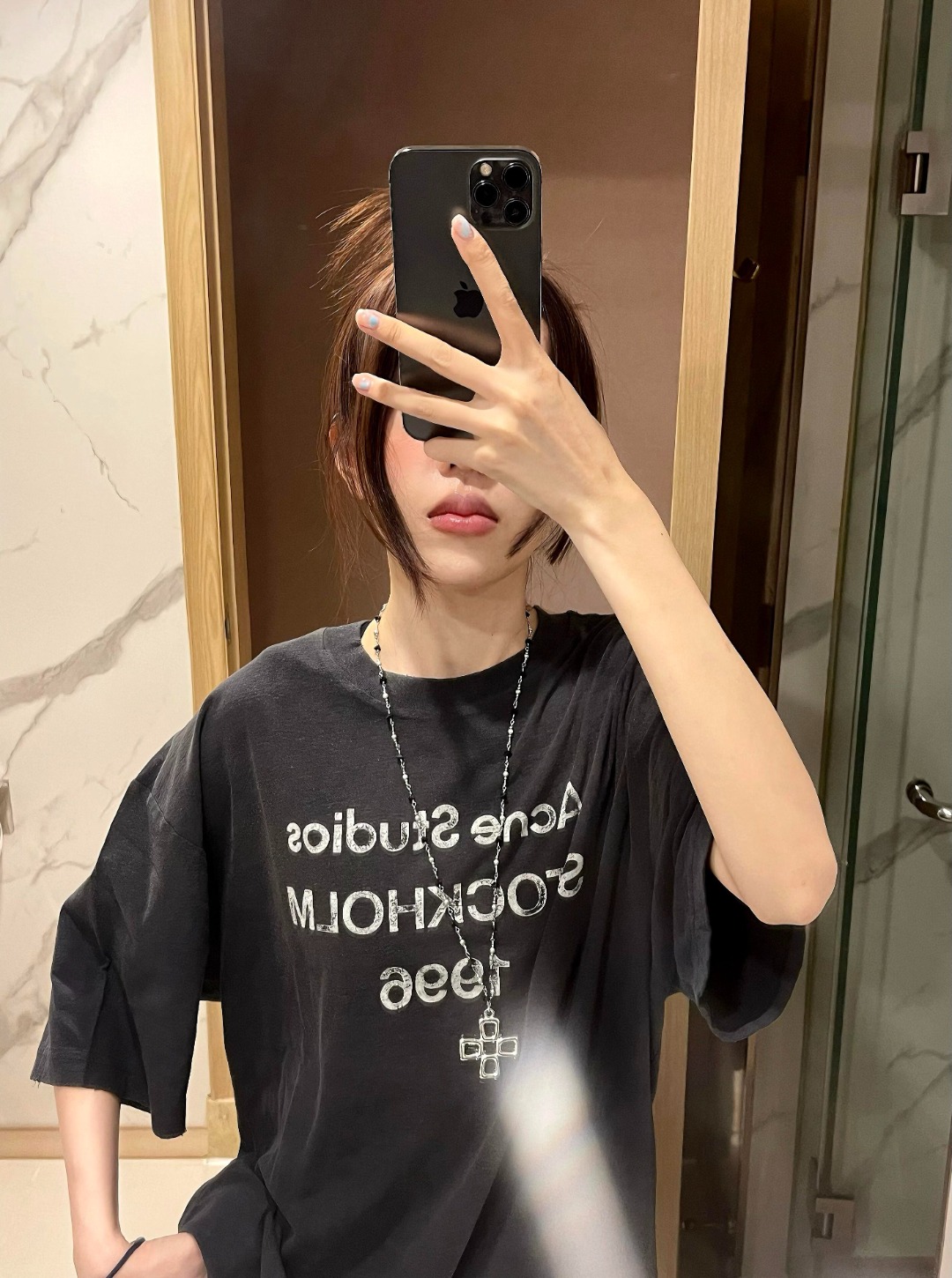 50210A，沉稳理性又舒缓的格雷系色调，上身给人的感觉会更低调简约！不用刻意搭配，随手一抓就可以出门