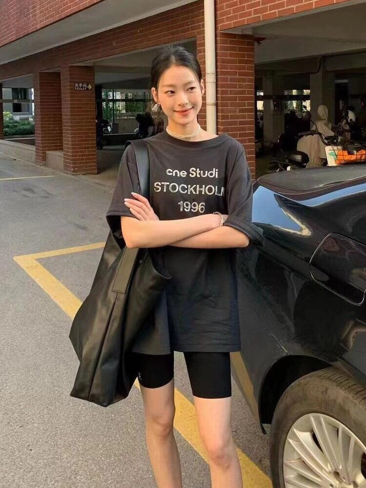 50210A，沉稳理性又舒缓的格雷系色调，上身给人的感觉会更低调简约！不用刻意搭配，随手一抓就可以出门