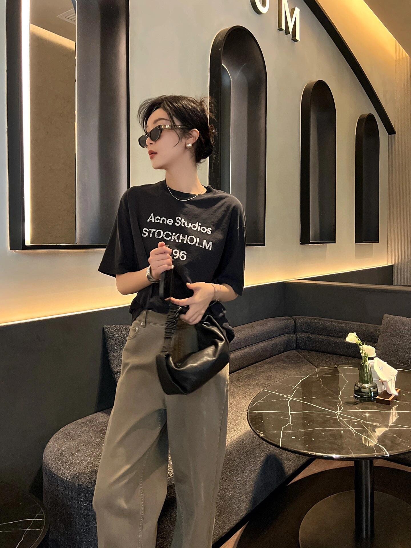50210A，灰色就是我的舒适区！洗褪后的感觉不会像纯黑那样古板，更有看点，真的一辈子穿不腻