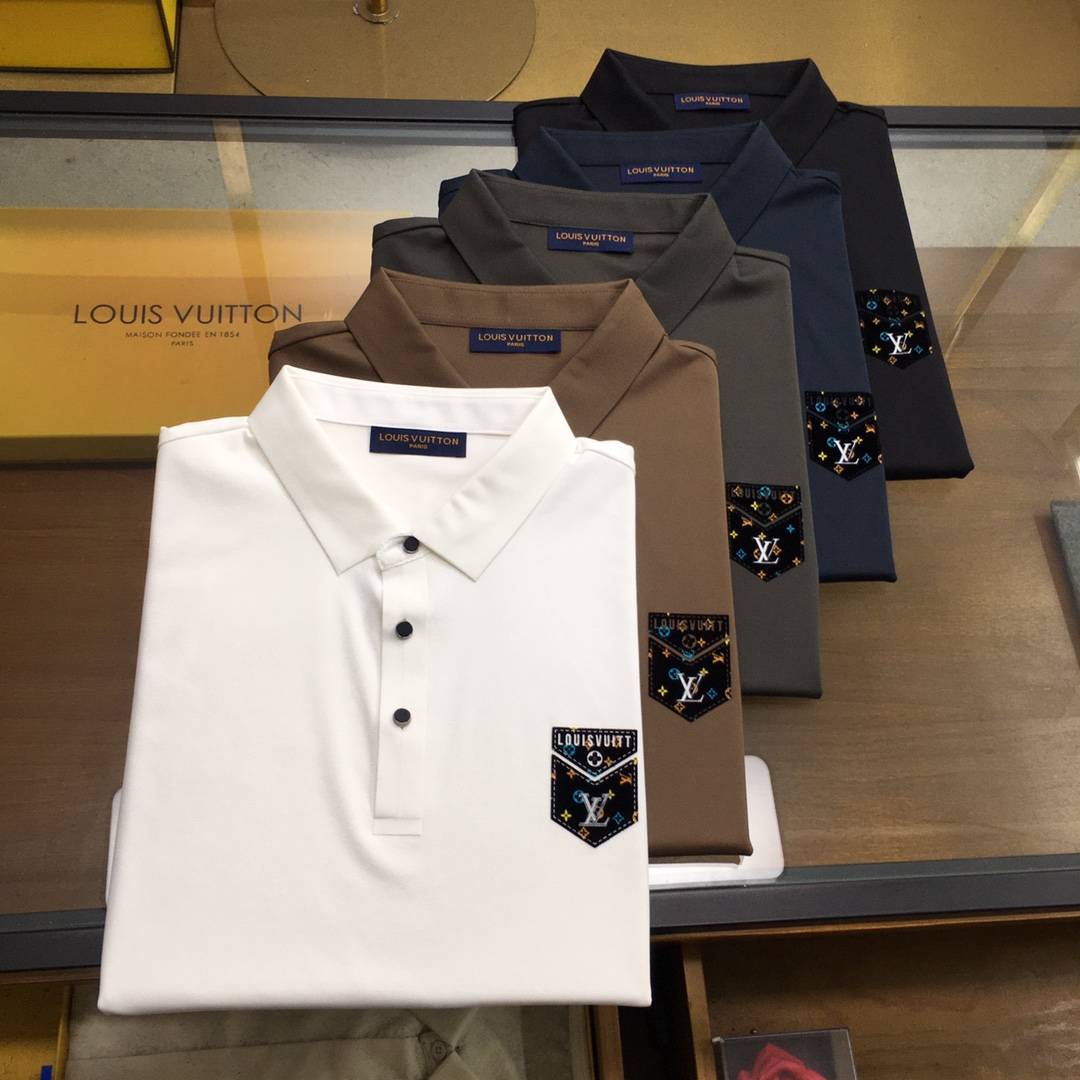 NO:119767,New product [L.v...] High-end Polo 2025SS Spring and Summer New Product Go Fashion and Casual Lapel T-shirt, Selected High-quality Tennis Cool Fabric, Stainless Cutting Process, Exquisite Logo Design Logo on the chest, Customer-supplied hardware and accessories, Simple and easy to match, a must-have item for casual business men!  SizeM-4XL [Please report height and weight by placing an order], tees, t-shirt, alexander wang19860909新品【L.v...】高端Polo 2025SS春夏新品 Go 时尚休闲翻领T恤,甄选优质天丝凉爽面料,无痕切割工艺,胸前密针精致logo设计标识,客供订织五金辅料,简约易搭配,休闲商务男人必备单品！ SizeM-4XL【下单请报身高体重】,,tees，t-shirt,alexander wang,Men's clothing